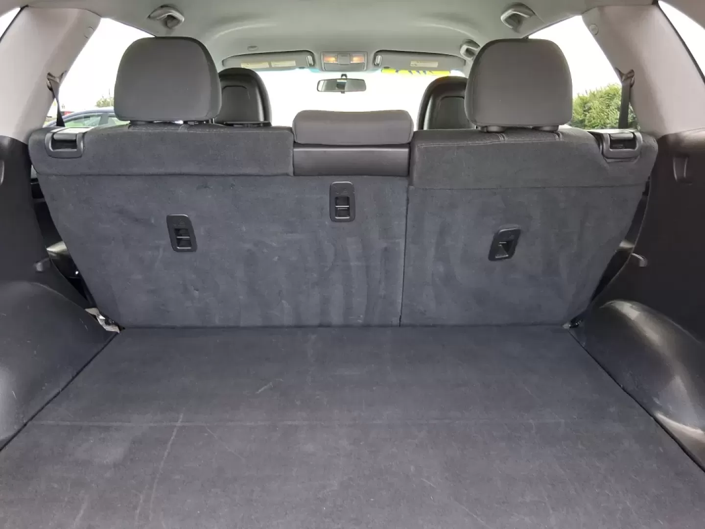 2013 Baltic Blue Kia Sorento LX 4WD (5XYKTCA69DG) with an 2.4L L4 DOHC 16V engine, 6-Speed Automatic transmission, located at 1184 Kauffman Ave, Fairborn, OH, 45324, (937) 908-9800, 39.807072, -84.030914 - **Adventure Awaits with the 2013 Kia Sorento LX 4WD at Advantage Car and Credit - Fairborn!**<br /> <br /> Are you ready to elevate your family adventures or make your daily commute incredibly comfortable? Look no further than this spacious and versatile 2013 Kia Sorento LX 4WD, perfect for growing - Photo#12