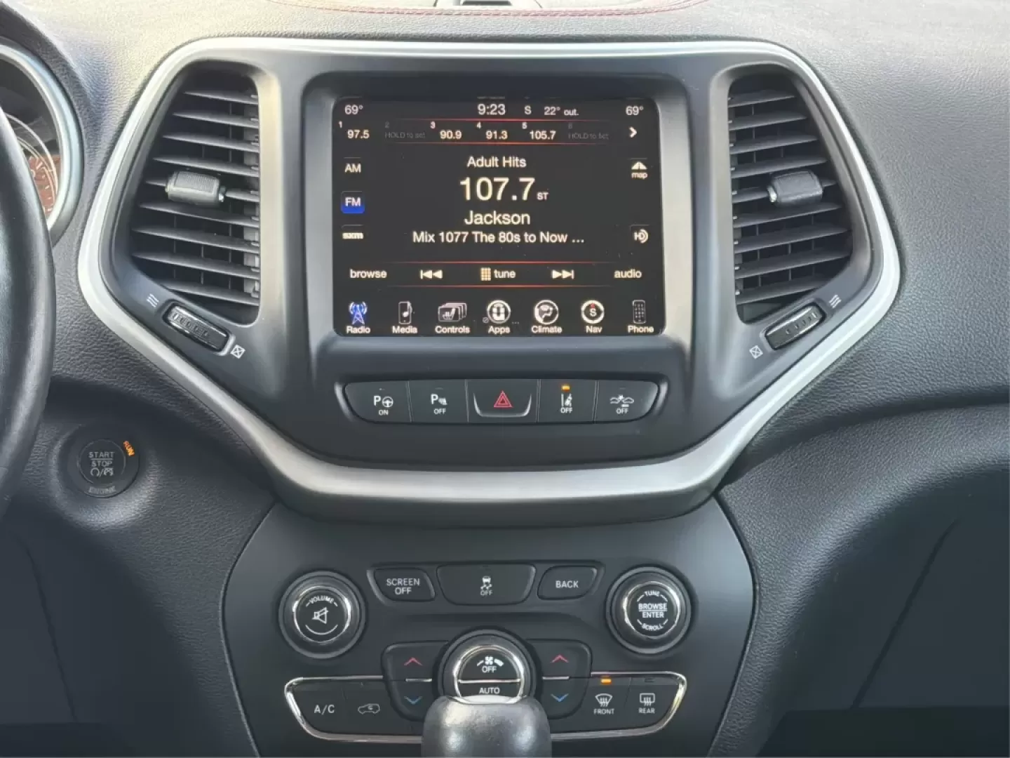 2014 Brilliant Black Crystal P Jeep Cherokee Trailhawk 4WD (1C4PJMBS4EW) with an 3.2L V6 DOHC 24V engine, 9-Speed Automatic transmission, located at 4508 South Dixie Dr, Moraine, OH, 45439, (937) 908-9800, 39.689976, -84.218452 - **Explore New Horizons with the 2014 Jeep Cherokee Trailhawk Your Adventure Awaits!**<br /> <br /> Looking for a vehicle that can keep up with your adventurous spirit while still being suitable for everyday life? Look no further than the 2014 Jeep Cherokee Trailhawk! This capable crossover SUV is p - Photo#13