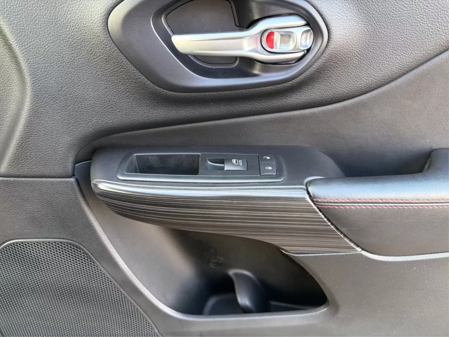 2014 Brilliant Black Crystal P Jeep Cherokee Trailhawk 4WD (1C4PJMBS4EW) with an 3.2L V6 DOHC 24V engine, 9-Speed Automatic transmission, located at 4508 South Dixie Dr, Moraine, OH, 45439, (937) 908-9800, 39.689976, -84.218452 - **Explore New Horizons with the 2014 Jeep Cherokee Trailhawk Your Adventure Awaits!**<br /> <br /> Looking for a vehicle that can keep up with your adventurous spirit while still being suitable for everyday life? Look no further than the 2014 Jeep Cherokee Trailhawk! This capable crossover SUV is p - Photo#20