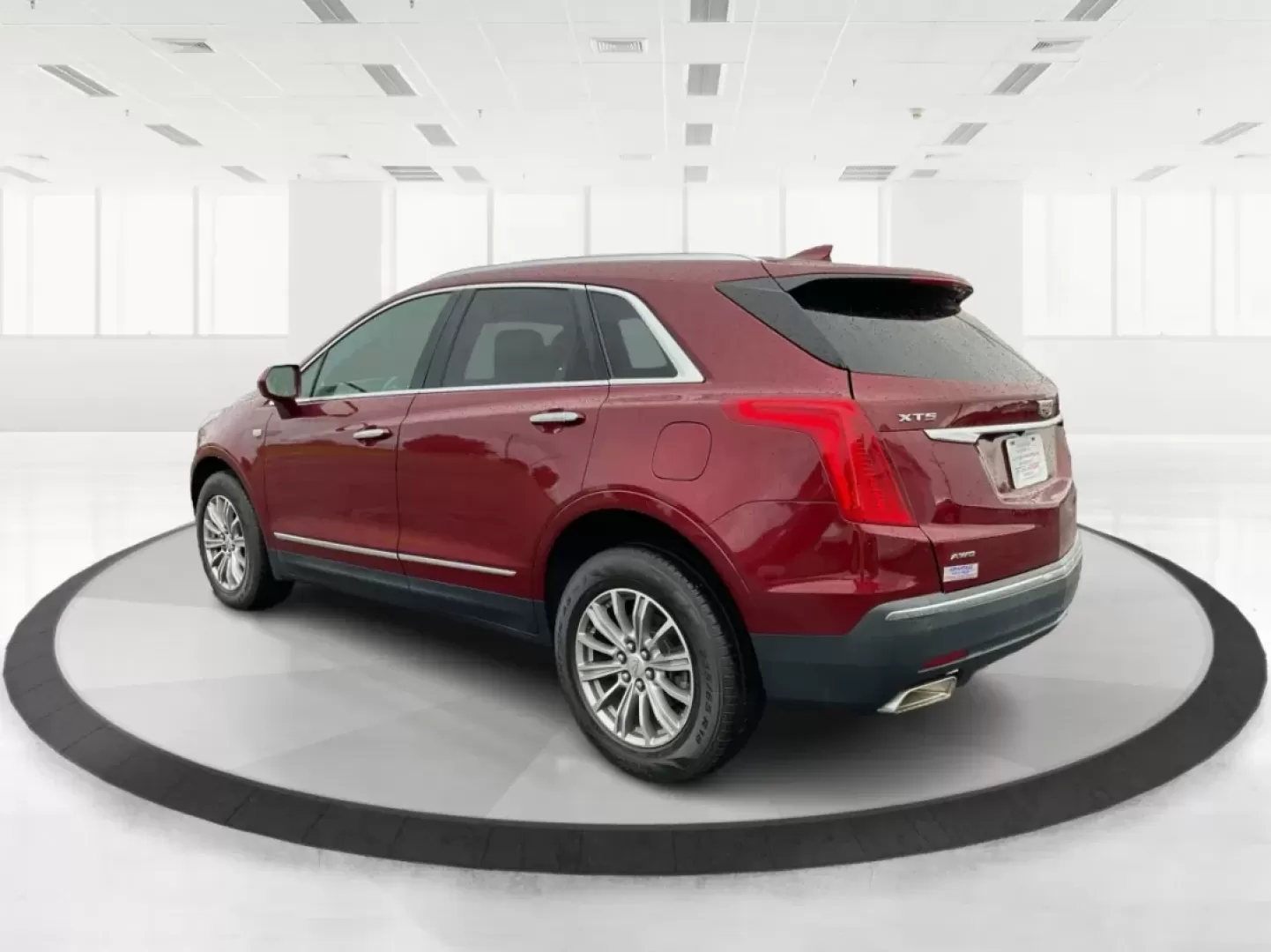 2017 Cadillac XT5 Luxury AWD (1GYKNDRS4HZ) with an 3.6L V6 DOHC 24V engine, 8-Speed Automatic transmission, located at 8750 N County Rd 25A, Piqua, OH, 45356, (937) 908-9800, 40.164391, -84.232513 - **Discover the Perfect Blend of Luxury and Functionality with the 2017 Cadillac XT5 at Jamestown Auto Sales!**<br /> <br /> Are you searching for a vehicle that seamlessly fits into your busy lifestyle while offering the luxurious comfort you deserve? Look no further than the 2017 Cadillac XT5 Luxur - Photo#4