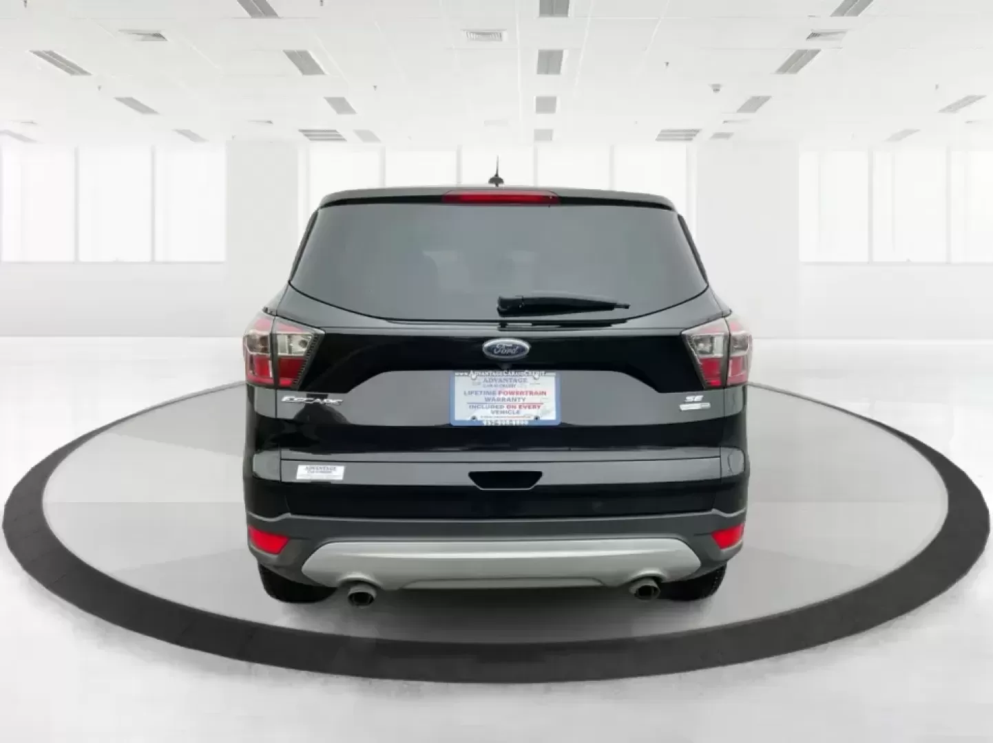 2017 Ford Escape SE (1FMCU9GD0HU) with an 1.5L L4 DOHC 16V engine, 6A transmission, located at 1230 East Main St, Xenia, OH, 45385, (937) 908-9800, 39.688026, -83.910172 - **Explore New Adventures with the 2017 Ford Escape SE - Your Perfect Companion for Every Journey!**<br /> <br /> Imagine embarking on spontaneous weekend getaways or daily commutes with absolute confidence and comfort. The 2017 Ford Escape SE, now available at Advantage Car and Credit in Fairborn, O - Photo#3