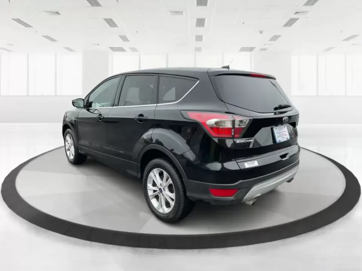 2017 Ford Escape SE (1FMCU9GD0HU) with an 1.5L L4 DOHC 16V engine, 6A transmission, located at 1230 East Main St, Xenia, OH, 45385, (937) 908-9800, 39.688026, -83.910172 - **Explore New Adventures with the 2017 Ford Escape SE - Your Perfect Companion for Every Journey!**<br /> <br /> Imagine embarking on spontaneous weekend getaways or daily commutes with absolute confidence and comfort. The 2017 Ford Escape SE, now available at Advantage Car and Credit in Fairborn, O - Photo#4