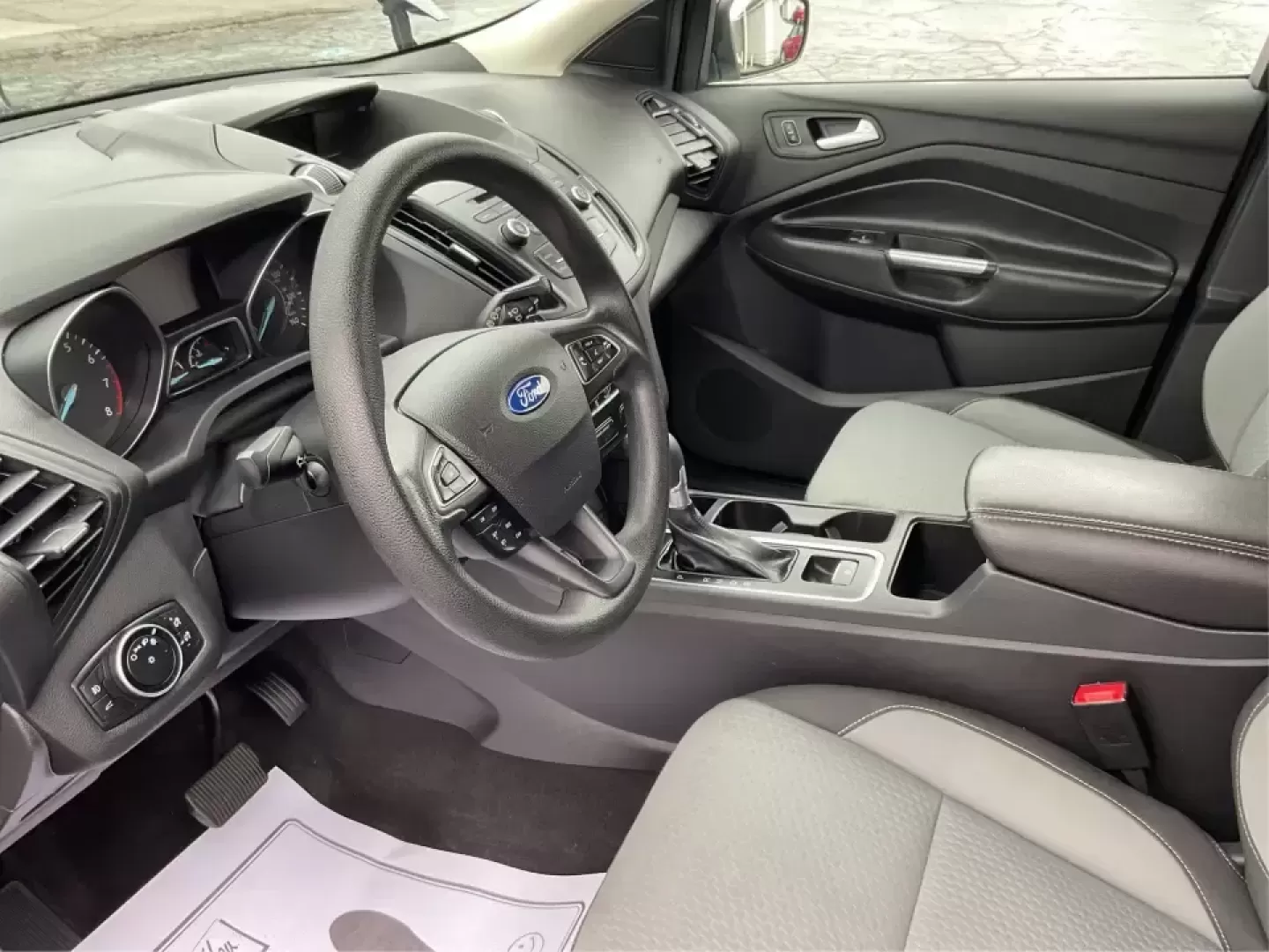 2017 Ford Escape SE (1FMCU9GD0HU) with an 1.5L L4 DOHC 16V engine, 6A transmission, located at 1230 East Main St, Xenia, OH, 45385, (937) 908-9800, 39.688026, -83.910172 - **Explore New Adventures with the 2017 Ford Escape SE - Your Perfect Companion for Every Journey!**<br /> <br /> Imagine embarking on spontaneous weekend getaways or daily commutes with absolute confidence and comfort. The 2017 Ford Escape SE, now available at Advantage Car and Credit in Fairborn, O - Photo#9