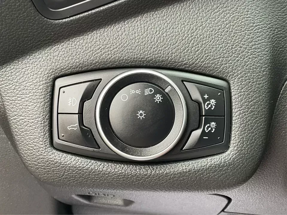 2017 Ford Escape SE (1FMCU9GD0HU) with an 1.5L L4 DOHC 16V engine, 6A transmission, located at 1230 East Main St, Xenia, OH, 45385, (937) 908-9800, 39.688026, -83.910172 - **Explore New Adventures with the 2017 Ford Escape SE - Your Perfect Companion for Every Journey!**<br /> <br /> Imagine embarking on spontaneous weekend getaways or daily commutes with absolute confidence and comfort. The 2017 Ford Escape SE, now available at Advantage Car and Credit in Fairborn, O - Photo#17