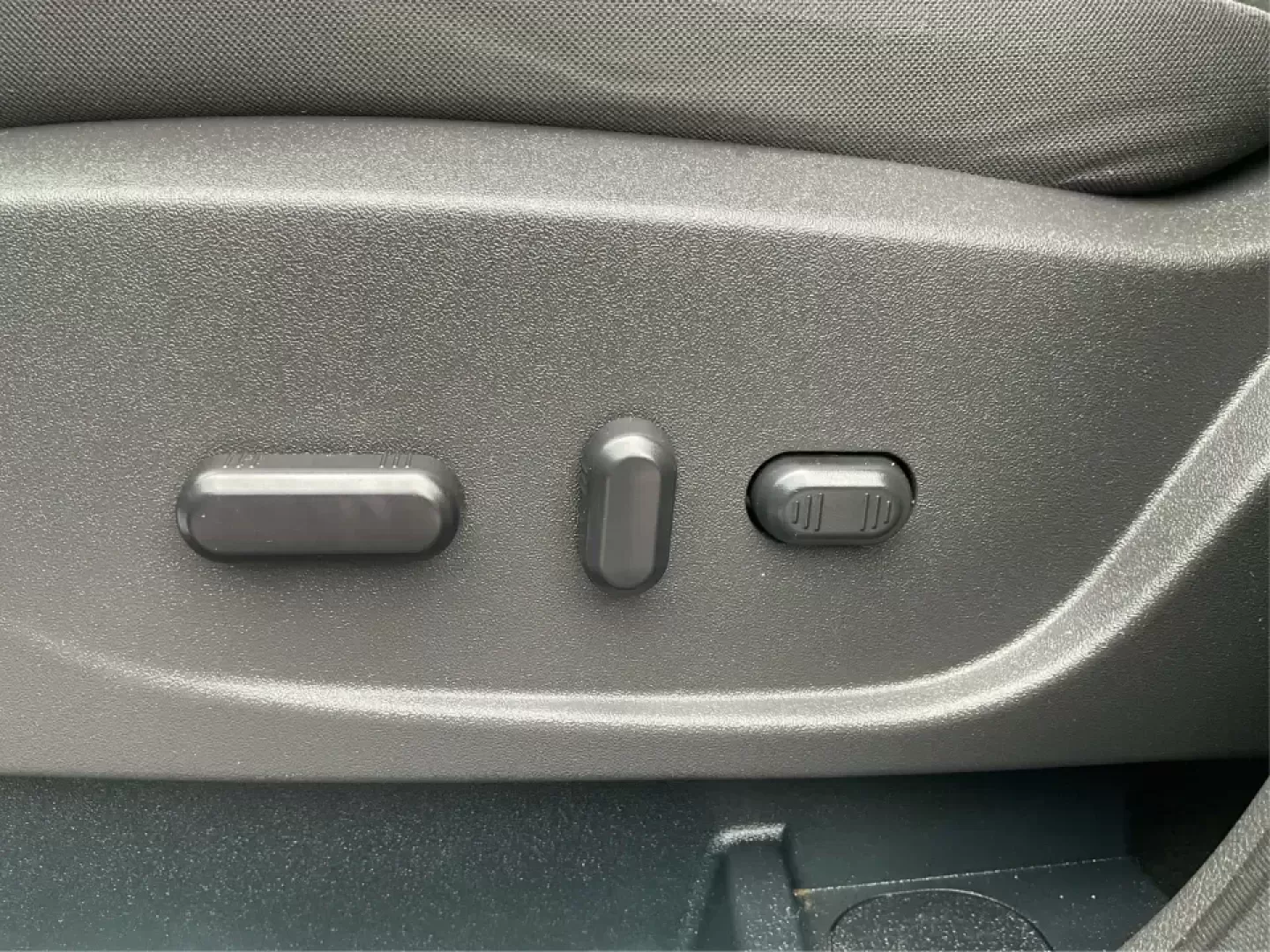2017 Ford Escape SE (1FMCU9GD0HU) with an 1.5L L4 DOHC 16V engine, 6A transmission, located at 1230 East Main St, Xenia, OH, 45385, (937) 908-9800, 39.688026, -83.910172 - **Explore New Adventures with the 2017 Ford Escape SE - Your Perfect Companion for Every Journey!**<br /> <br /> Imagine embarking on spontaneous weekend getaways or daily commutes with absolute confidence and comfort. The 2017 Ford Escape SE, now available at Advantage Car and Credit in Fairborn, O - Photo#18