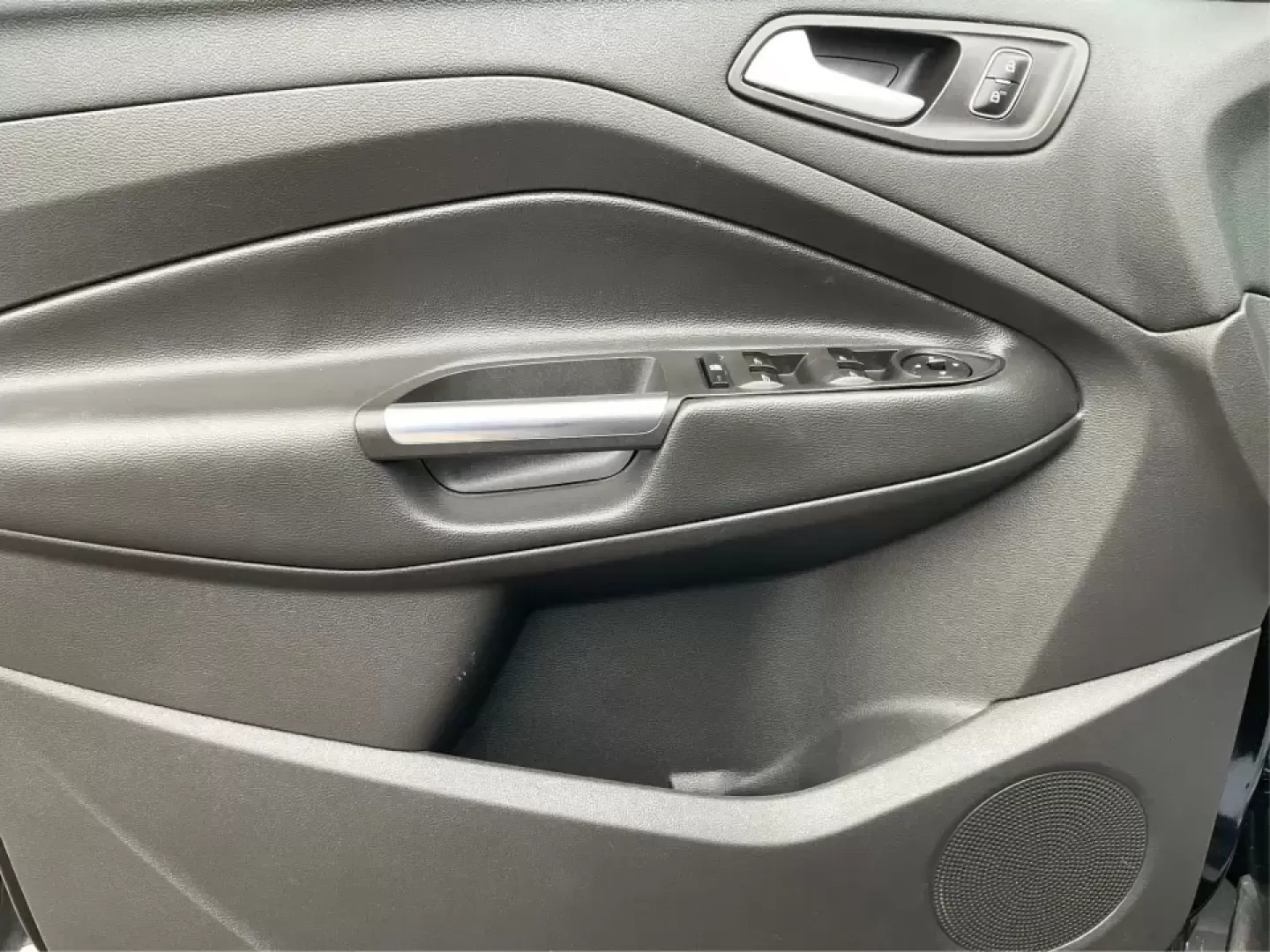 2017 Ford Escape SE (1FMCU9GD0HU) with an 1.5L L4 DOHC 16V engine, 6A transmission, located at 1230 East Main St, Xenia, OH, 45385, (937) 908-9800, 39.688026, -83.910172 - **Explore New Adventures with the 2017 Ford Escape SE - Your Perfect Companion for Every Journey!**<br /> <br /> Imagine embarking on spontaneous weekend getaways or daily commutes with absolute confidence and comfort. The 2017 Ford Escape SE, now available at Advantage Car and Credit in Fairborn, O - Photo#19