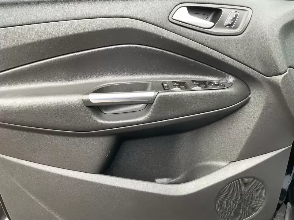 2017 Ford Escape SE (1FMCU9GD0HU) with an 1.5L L4 DOHC 16V engine, 6A transmission, located at 1230 East Main St, Xenia, OH, 45385, (937) 908-9800, 39.688026, -83.910172 - **Explore New Adventures with the 2017 Ford Escape SE - Your Perfect Companion for Every Journey!**<br /> <br /> Imagine embarking on spontaneous weekend getaways or daily commutes with absolute confidence and comfort. The 2017 Ford Escape SE, now available at Advantage Car and Credit in Fairborn, O - Photo#19