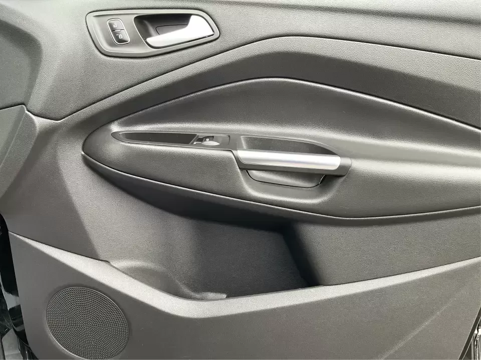 2017 Ford Escape SE (1FMCU9GD0HU) with an 1.5L L4 DOHC 16V engine, 6A transmission, located at 1230 East Main St, Xenia, OH, 45385, (937) 908-9800, 39.688026, -83.910172 - **Explore New Adventures with the 2017 Ford Escape SE - Your Perfect Companion for Every Journey!**<br /> <br /> Imagine embarking on spontaneous weekend getaways or daily commutes with absolute confidence and comfort. The 2017 Ford Escape SE, now available at Advantage Car and Credit in Fairborn, O - Photo#20