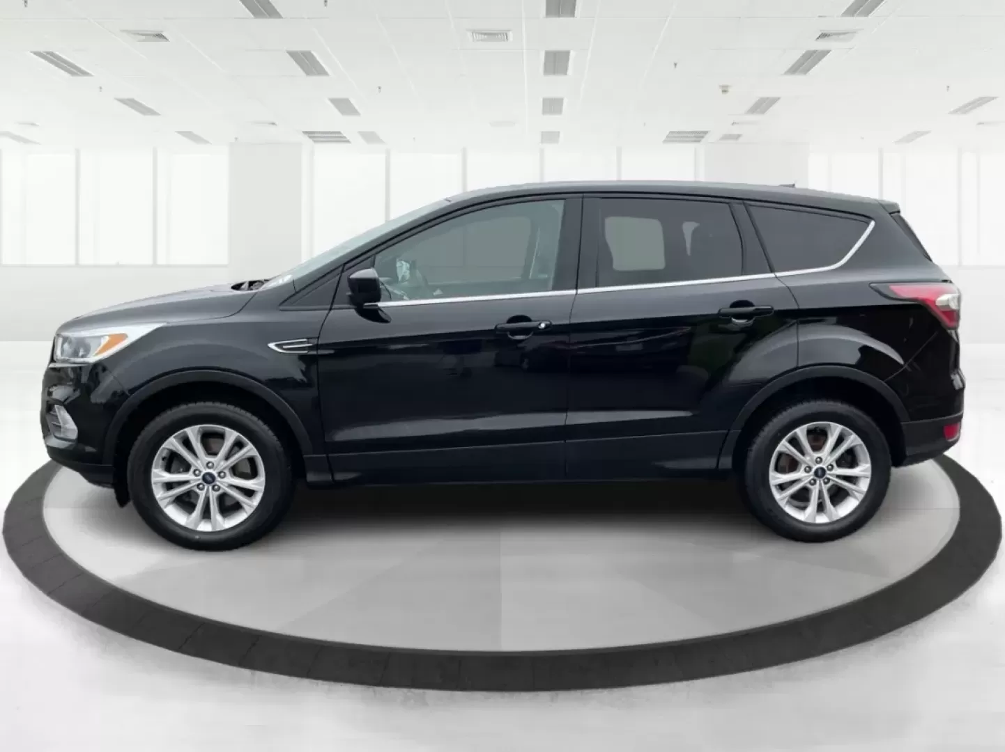 2017 Ford Escape SE (1FMCU9GD0HU) with an Other engine, located at 1230 East Main St, Xenia, OH, 45385, (937) 908-9800, 39.688026, -83.910172 - **Explore New Adventures with the 2017 Ford Escape SE - Your Perfect Companion for Every Journey!**<br /> <br /> Imagine embarking on spontaneous weekend getaways or daily commutes with absolute confidence and comfort. The 2017 Ford Escape SE, now available at Advantage Car and Credit in Fairborn, O - Photo#5