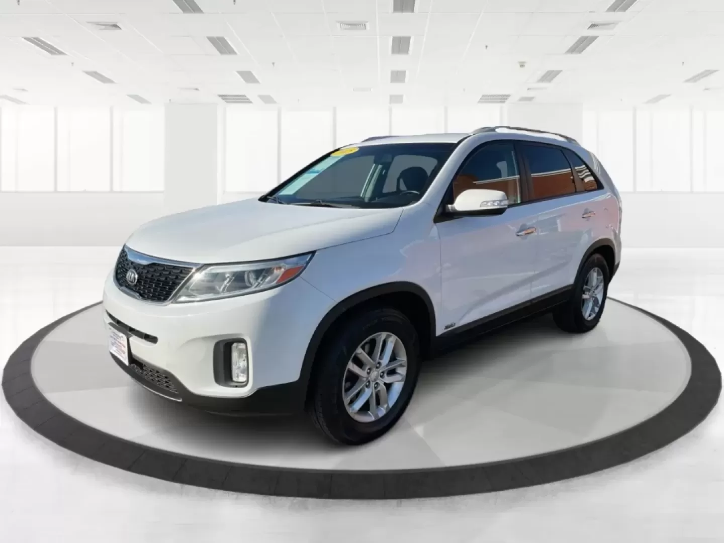 2015 Kia Sorento LX AWD (5XYKTDA64FG) with an 2.4L L4 DOHC 16V engine, 6-Speed Automatic transmission, located at 401 Woodman Dr, Riverside, OH, 45431, (937) 908-9800, 39.760899, -84.123421 - Are you ready for your next adventure? Whether it's a weekend getaway or the daily commute, the 2015 Kia Sorento LX AWD offers the perfect blend of comfort, versatility, and style. This spacious and well-equipped SUV is ideal for growing families, outdoor enthusiasts, or anyone seeking a reliable ve - Photo#7