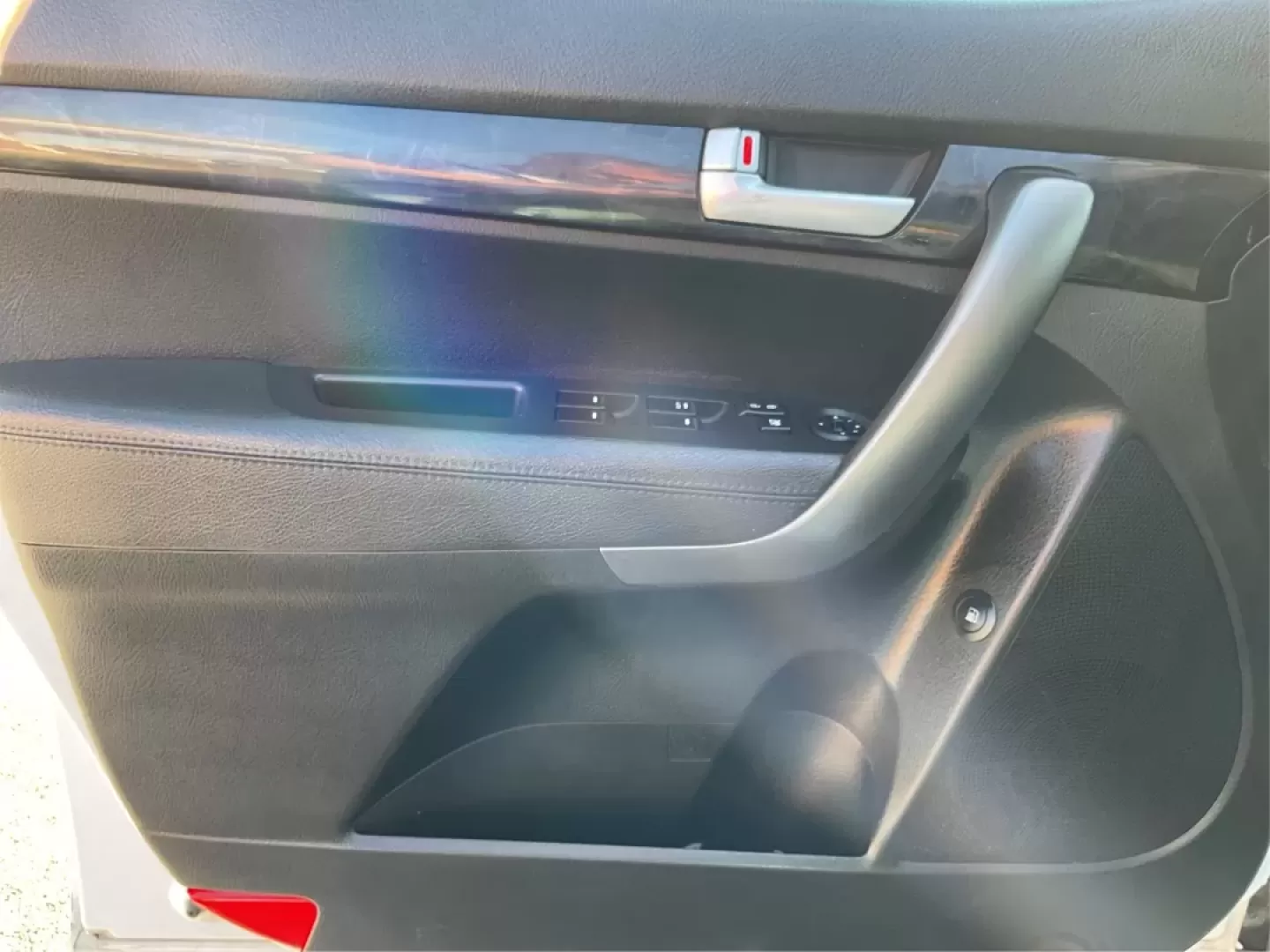 2015 Kia Sorento LX AWD (5XYKTDA64FG) with an 2.4L L4 DOHC 16V engine, 6-Speed Automatic transmission, located at 401 Woodman Dr, Riverside, OH, 45431, (937) 908-9800, 39.760899, -84.123421 - Are you ready for your next adventure? Whether it's a weekend getaway or the daily commute, the 2015 Kia Sorento LX AWD offers the perfect blend of comfort, versatility, and style. This spacious and well-equipped SUV is ideal for growing families, outdoor enthusiasts, or anyone seeking a reliable ve - Photo#16