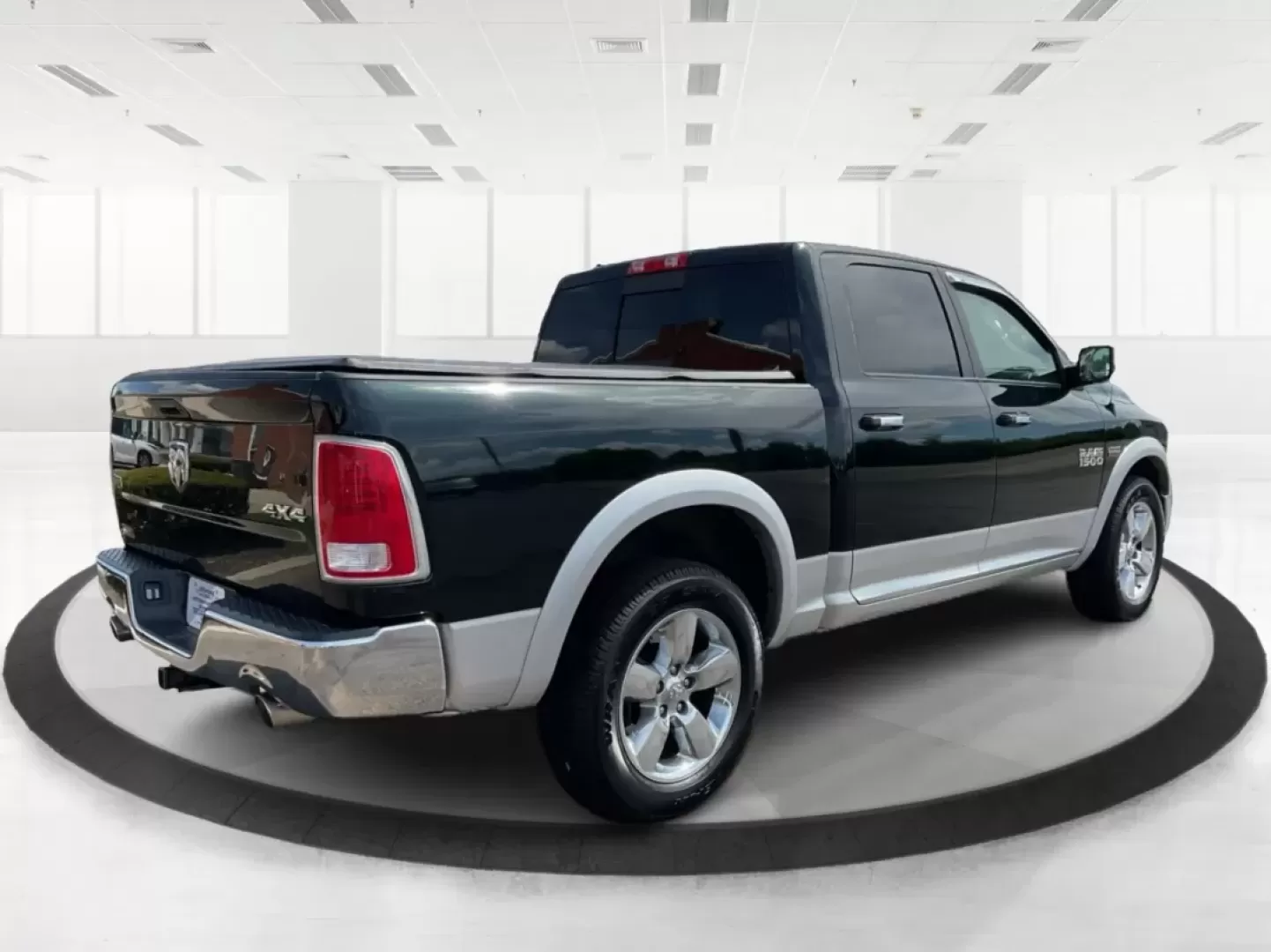 2015 Ram 1500 Laramie Crew Cab SWB 4WD (1C6RR7NT7FS) with an 5.7L V8 OHV 16V engine, 8-Speed Automatic transmission, located at 1230 East Main St, Xenia, OH, 45385, (937) 908-9800, 39.688026, -83.910172 - 2015 Ram 1500 Laramie Crew Cab SWB 4WD - Photo#2