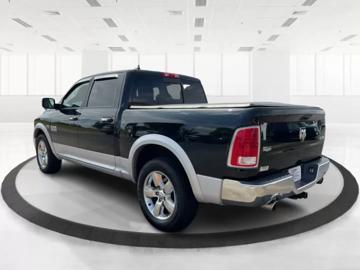 2015 Ram 1500 Laramie Crew Cab SWB 4WD (1C6RR7NT7FS) with an 5.7L V8 OHV 16V engine, 8-Speed Automatic transmission, located at 1230 East Main St, Xenia, OH, 45385, (937) 908-9800, 39.688026, -83.910172 - 2015 Ram 1500 Laramie Crew Cab SWB 4WD - Photo#4