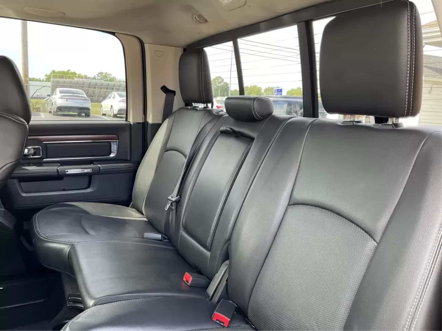 2015 Ram 1500 Laramie Crew Cab SWB 4WD (1C6RR7NT7FS) with an 5.7L V8 OHV 16V engine, 8-Speed Automatic transmission, located at 1230 East Main St, Xenia, OH, 45385, (937) 908-9800, 39.688026, -83.910172 - 2015 Ram 1500 Laramie Crew Cab SWB 4WD - Photo#10