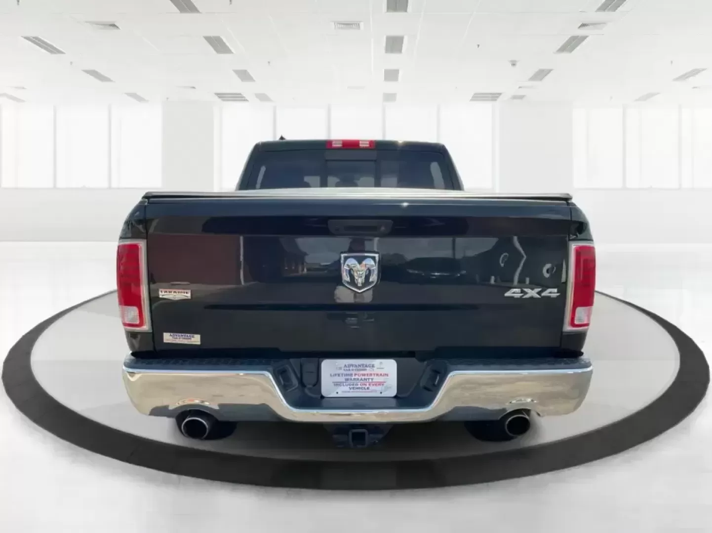 2015 Ram 1500 Laramie Crew Cab SWB 4WD (1C6RR7NT7FS) with an 5.7L V8 OHV 16V engine, 8-Speed Automatic transmission, located at 1184 Kauffman Ave, Fairborn, OH, 45324, (937) 908-9800, 39.807072, -84.030914 - **Unlock Your Weekend Adventures with the 2015 Ram 1500 Laramie Crew Cab 4WD at Jamestown Auto Sales!**<br /> <br /> Are you ready to elevate your lifestyle with a vehicle that combines power, comfort, and versatility? Look no further than this 2015 Ram 1500 Laramie Crew Cab SWB, the ultimate truck - Photo#3