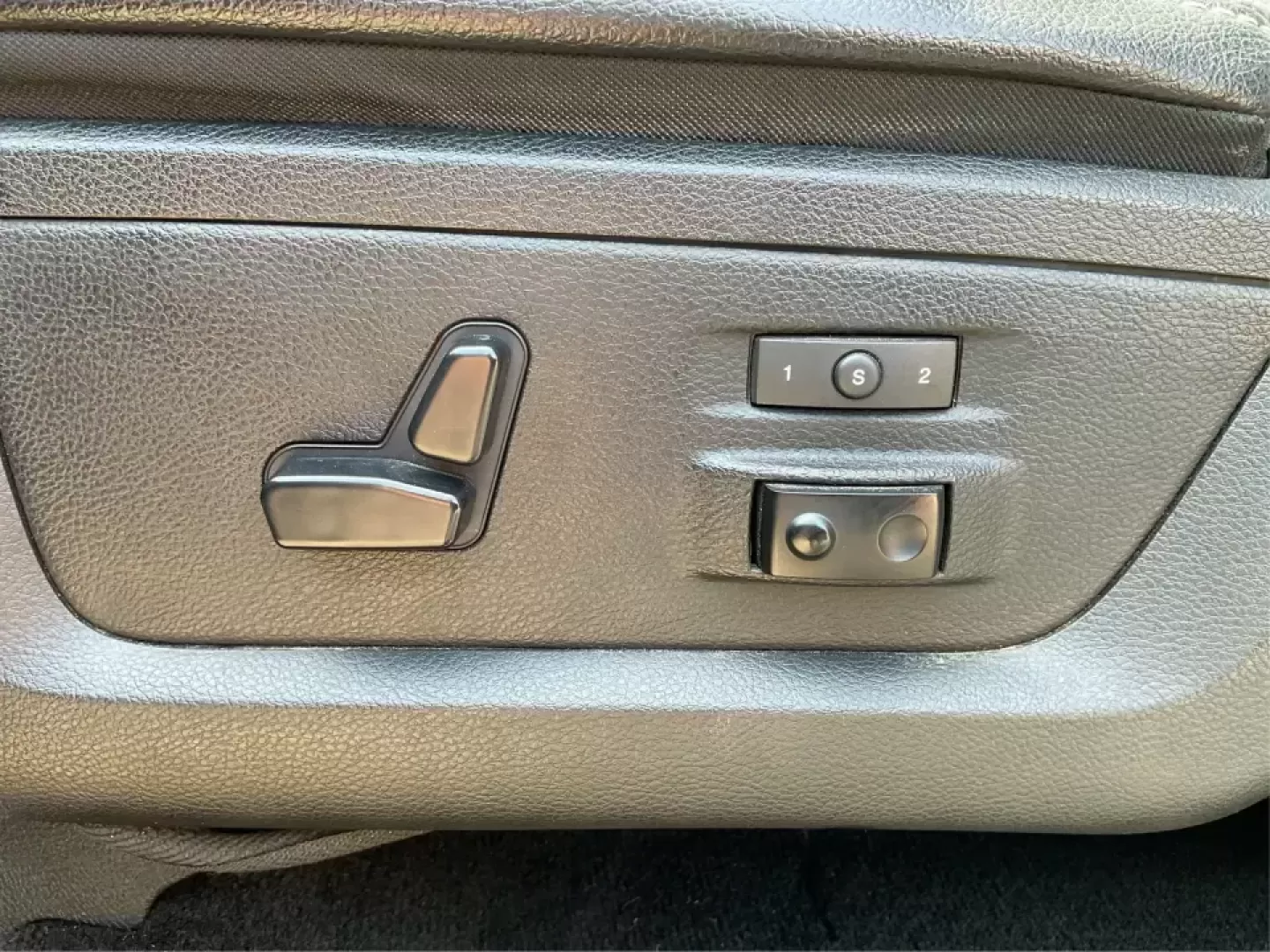2015 Ram 1500 Laramie Crew Cab SWB 4WD (1C6RR7NT7FS) with an 5.7L V8 OHV 16V engine, 8-Speed Automatic transmission, located at 1184 Kauffman Ave, Fairborn, OH, 45324, (937) 908-9800, 39.807072, -84.030914 - **Unlock Your Weekend Adventures with the 2015 Ram 1500 Laramie Crew Cab 4WD at Jamestown Auto Sales!**<br /> <br /> Are you ready to elevate your lifestyle with a vehicle that combines power, comfort, and versatility? Look no further than this 2015 Ram 1500 Laramie Crew Cab SWB, the ultimate truck - Photo#18