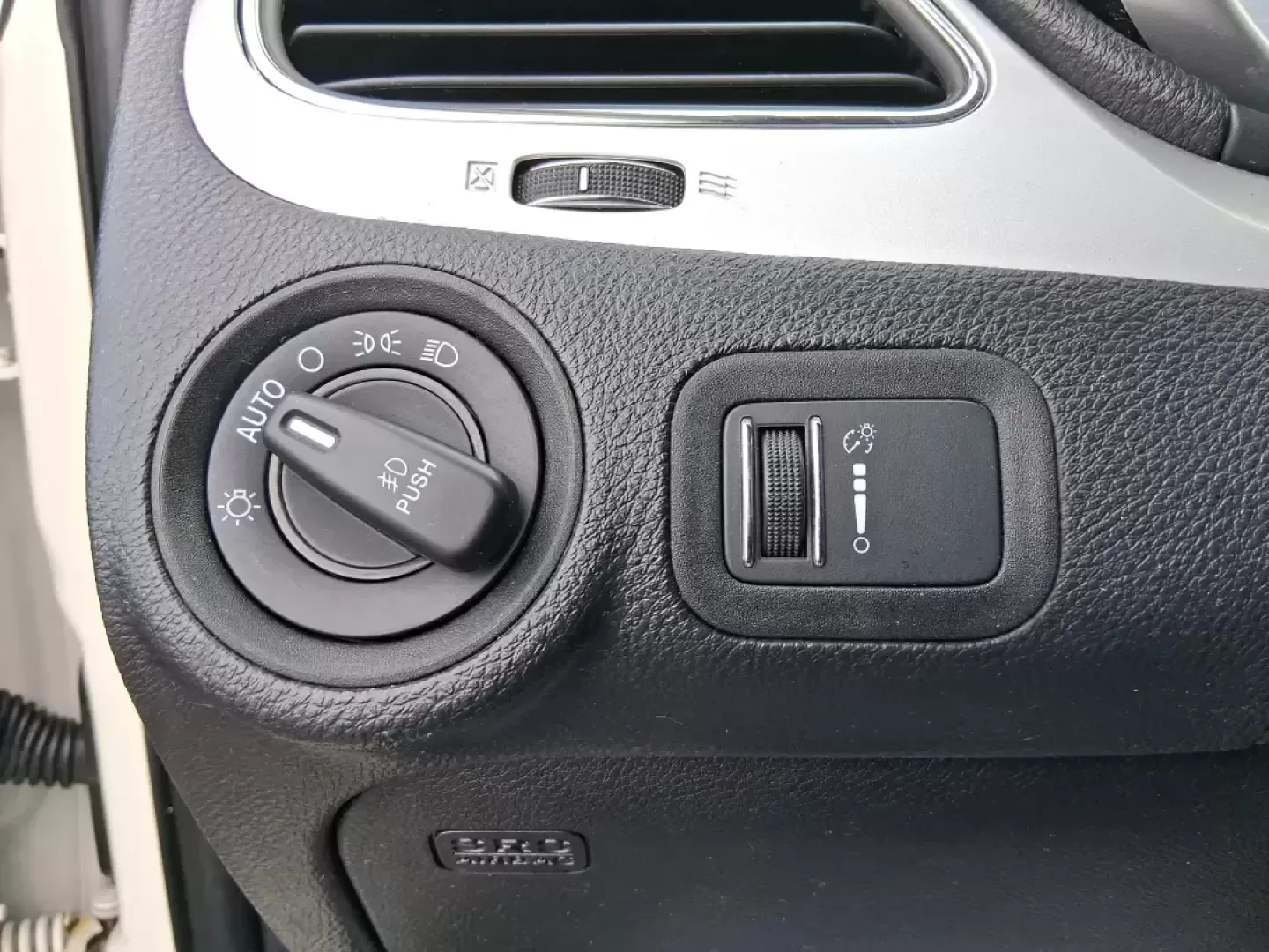 2019 Dodge Journey GT (3C4PDCEG2KT) with an 3.6L V6 DOHC 24V engine, 6-Speed Automatic transmission, located at 1184 Kauffman Ave, Fairborn, OH, 45324, (937) 908-9800, 39.807072, -84.030914 - Load up the family, point the nose toward a weekend getaway, and enjoy the kind of space and V6 confidence that makes everyday errands feel easy-this 2019 Dodge Journey GT is a smart pick for commuters, growing families, and budget-conscious buyers who want an SUV that's ready for real life in Fairb - Photo#17