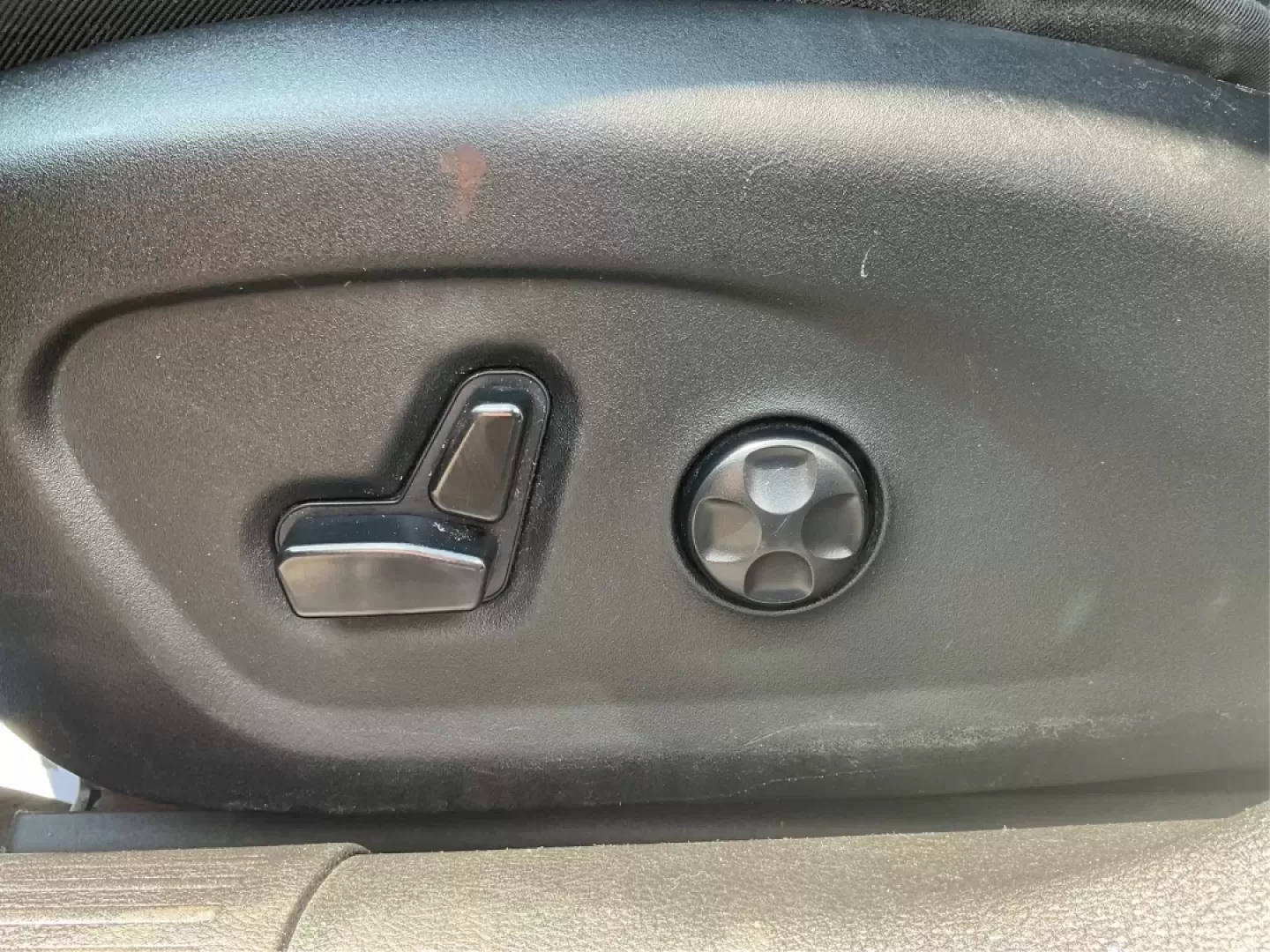 2015 Chrysler 200 S (1C3CCCBB2FN) with an Other engine, located at 401 Woodman Dr, Riverside, OH, 45431, (937) 908-9800, 39.760899, -84.123421 - Discover the perfect blend of style, comfort, and reliability with this 2015 Chrysler 200 S, available now at Advantage Car and Credit in Fairborn, OH. Whether you're commuting to work, running errands, or embarking on weekend adventures, this sedan is designed to meet the needs of your active lifes - Photo#18