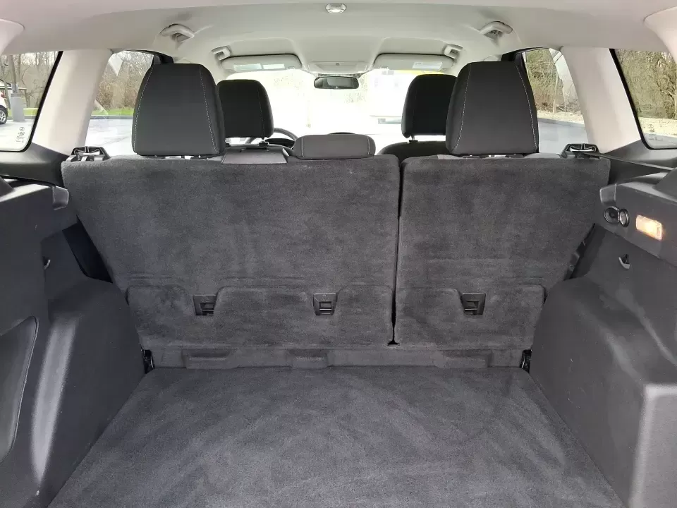 2017 Ford Escape SE 4WD (1FMCU9G93HU) with an 2.0L L4 DOHC 16V engine, 6-Speed Automatic transmission, located at 1099 N County Rd 25A , Troy, OH, 45373, (937) 908-9800, 40.057079, -84.212883 - Discover the ultimate blend of comfort, capability, and style with the 2017 Ford Escape SE 4WD, a perfect companion for families on the go or adventurers seeking their next weekend thrill. With its spacious interior and robust features, this SUV is designed for those who lead an active lifestyle, ma - Photo#12