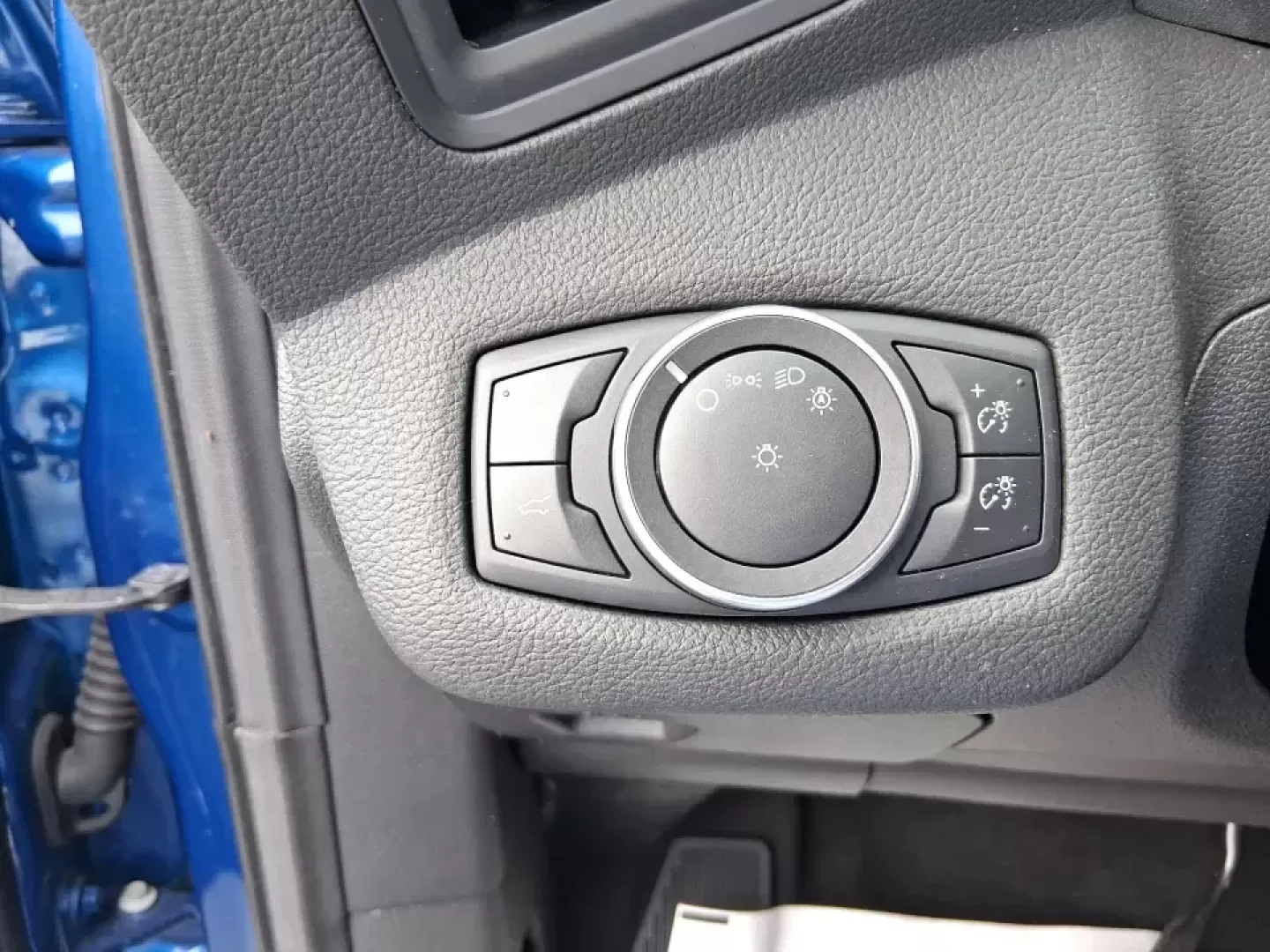 2017 Ford Escape SE 4WD (1FMCU9G93HU) with an 2.0L L4 DOHC 16V engine, 6-Speed Automatic transmission, located at 1099 N County Rd 25A , Troy, OH, 45373, (937) 908-9800, 40.057079, -84.212883 - Discover the ultimate blend of comfort, capability, and style with the 2017 Ford Escape SE 4WD, a perfect companion for families on the go or adventurers seeking their next weekend thrill. With its spacious interior and robust features, this SUV is designed for those who lead an active lifestyle, ma - Photo#17