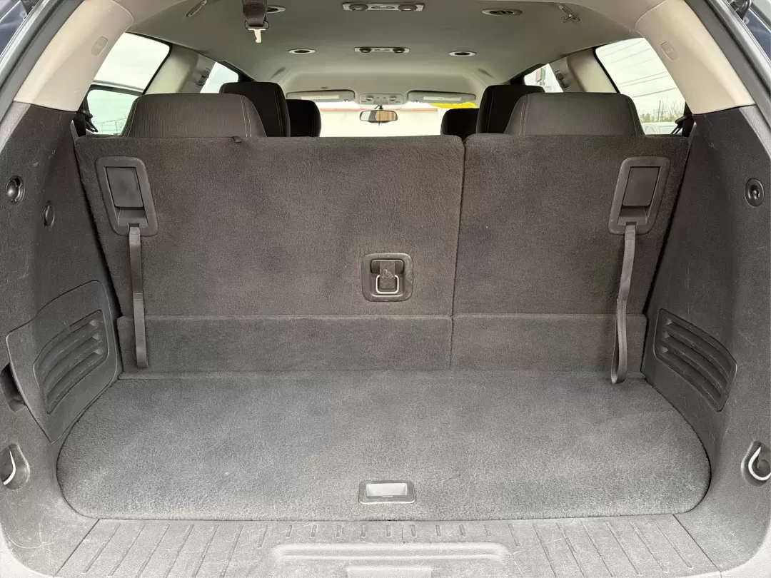 2017 Chevrolet Traverse 1LT AWD (1GNKVGKD7HJ) with an 3.6L V6 DOHC 24V engine, 6-Speed Automatic transmission, located at 8750 N County Rd 25A, Piqua, OH, 45356, (937) 908-9800, 40.164391, -84.232513 - **Discover Your Next Adventure with the 2017 Chevrolet Traverse at Advantage Car and Credit - Fairborn!**<br /> <br /> Are you ready to elevate your family road trips or weekend getaways? The 2017 Chevrolet Traverse, available now at Advantage Car and Credit - Fairborn, is the perfect companion for - Photo#12