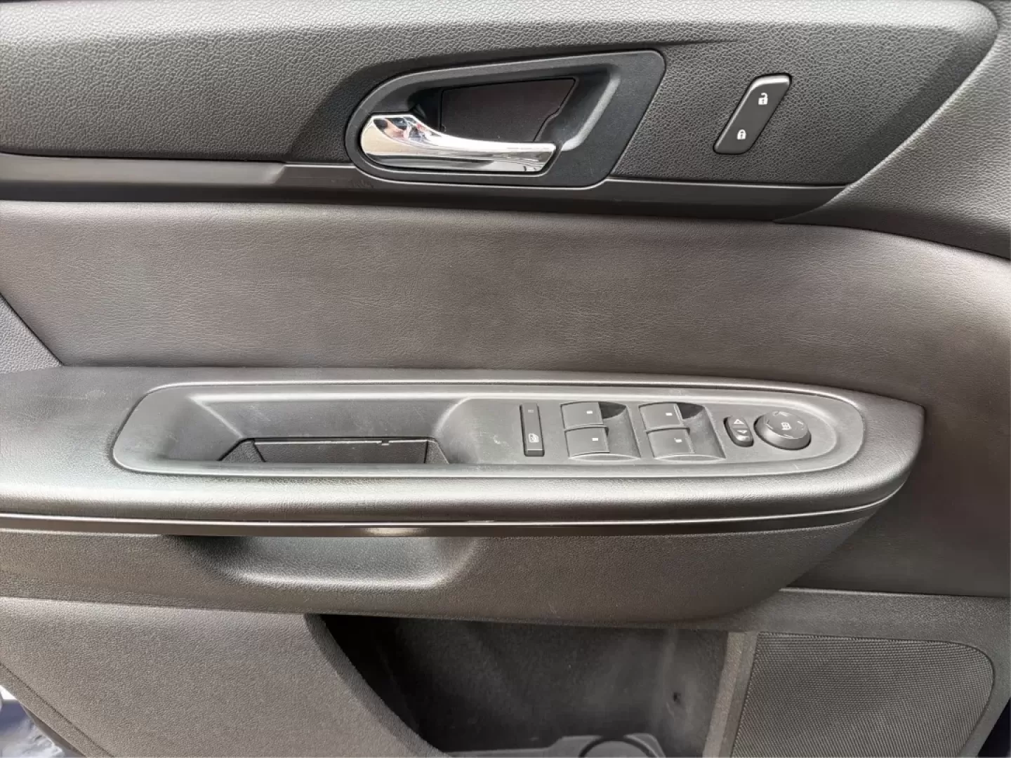 2017 Chevrolet Traverse 1LT AWD (1GNKVGKD7HJ) with an 3.6L V6 DOHC 24V engine, 6-Speed Automatic transmission, located at 8750 N County Rd 25A, Piqua, OH, 45356, (937) 908-9800, 40.164391, -84.232513 - Third Row - Photo#19