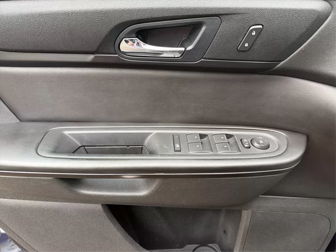 2017 Chevrolet Traverse 1LT AWD (1GNKVGKD7HJ) with an 3.6L V6 DOHC 24V engine, 6-Speed Automatic transmission, located at 8750 N County Rd 25A, Piqua, OH, 45356, (937) 908-9800, 40.164391, -84.232513 - **Discover Your Next Adventure with the 2017 Chevrolet Traverse at Advantage Car and Credit - Fairborn!**<br /> <br /> Are you ready to elevate your family road trips or weekend getaways? The 2017 Chevrolet Traverse, available now at Advantage Car and Credit - Fairborn, is the perfect companion for - Photo#19