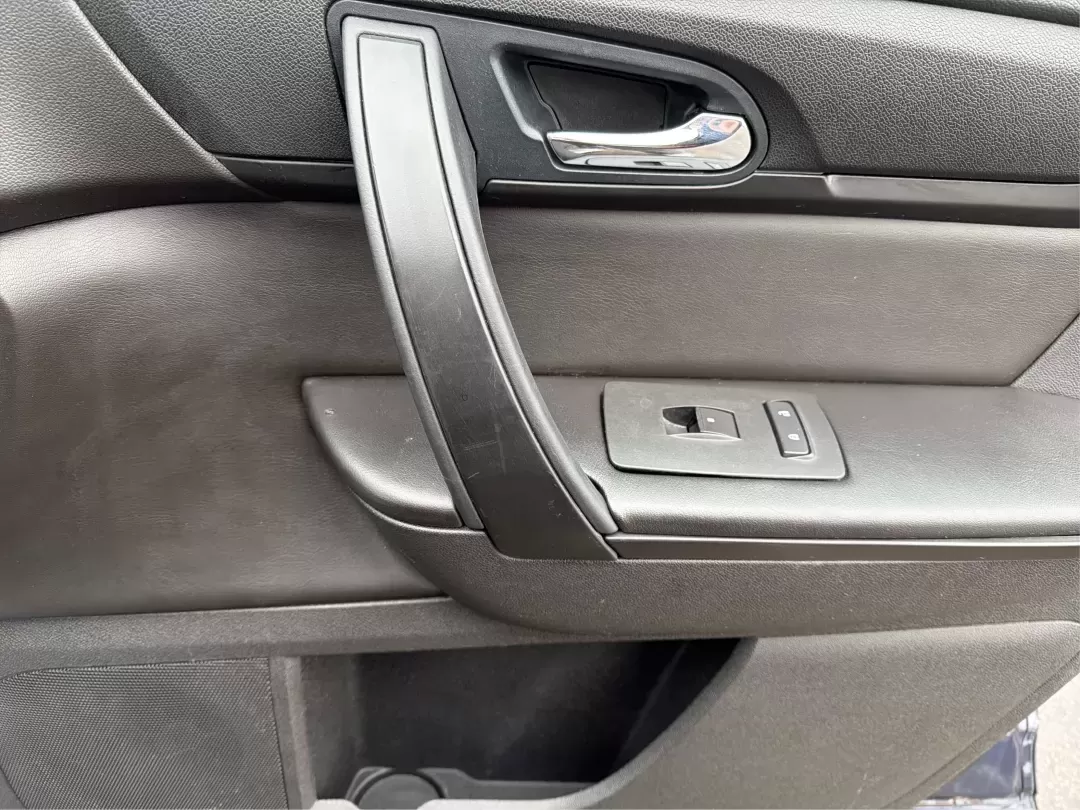 2017 Chevrolet Traverse 1LT AWD (1GNKVGKD7HJ) with an 3.6L V6 DOHC 24V engine, 6-Speed Automatic transmission, located at 8750 N County Rd 25A, Piqua, OH, 45356, (937) 908-9800, 40.164391, -84.232513 - **Discover Your Next Adventure with the 2017 Chevrolet Traverse at Advantage Car and Credit - Fairborn!**<br /> <br /> Are you ready to elevate your family road trips or weekend getaways? The 2017 Chevrolet Traverse, available now at Advantage Car and Credit - Fairborn, is the perfect companion for - Photo#20