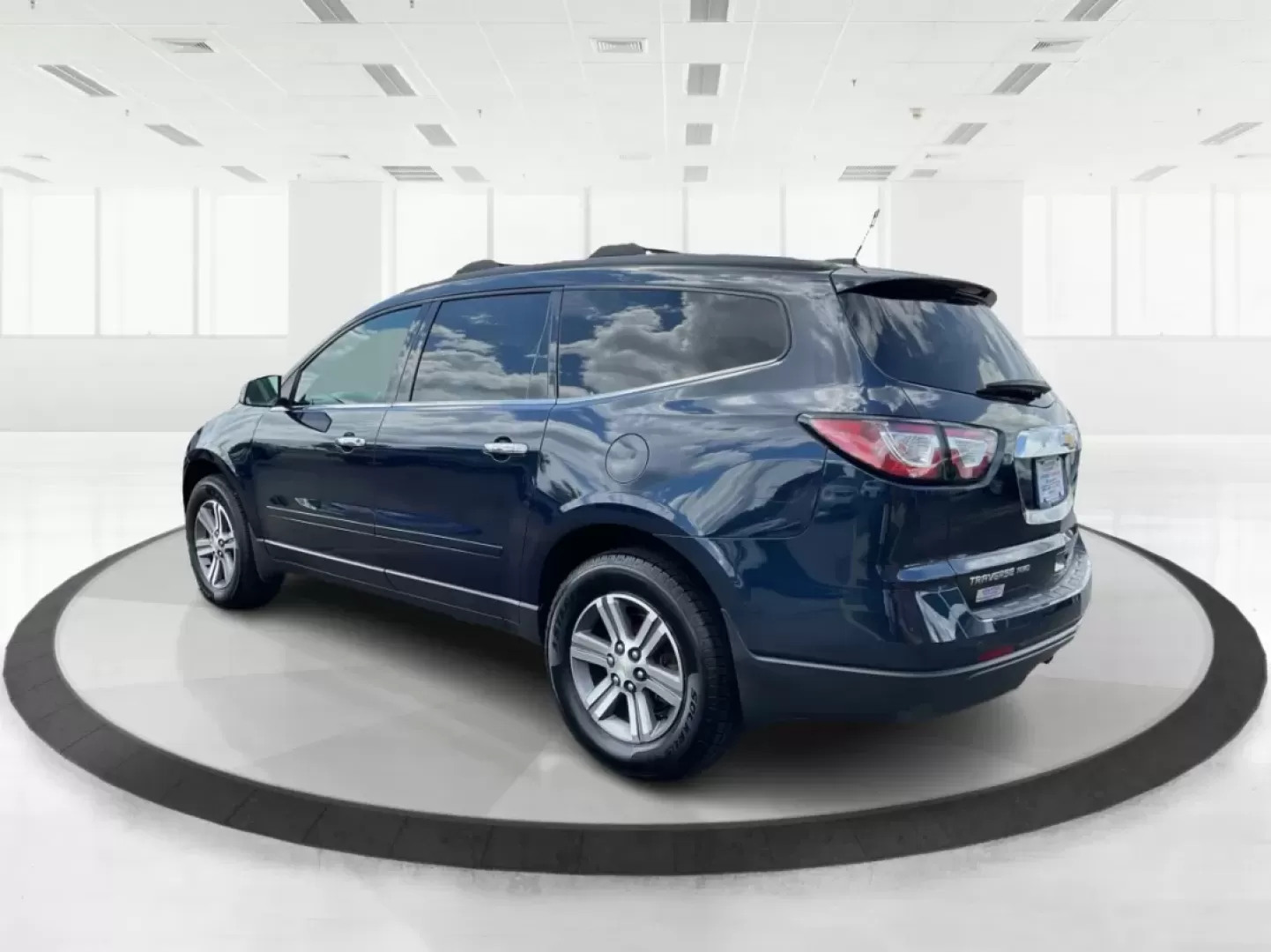 2017 Chevrolet Traverse 1LT AWD (1GNKVGKD7HJ) with an 3.6L V6 DOHC 24V engine, 6-Speed Automatic transmission, located at 1184 Kauffman Ave, Fairborn, OH, 45324, (937) 908-9800, 39.807072, -84.030914 - **Discover Your Next Adventure with the 2017 Chevrolet Traverse at Advantage Car and Credit - Fairborn!**<br /> <br /> Are you ready to elevate your family road trips or weekend getaways? The 2017 Chevrolet Traverse, available now at Advantage Car and Credit - Fairborn, is the perfect companion for - Photo#3