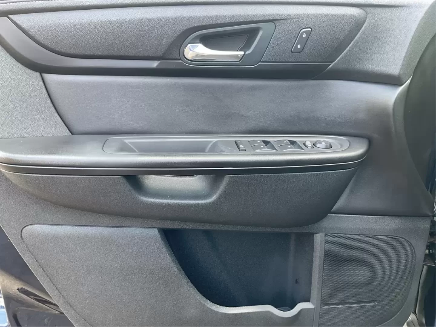 2017 Chevrolet Traverse 1LT AWD (1GNKVGKD7HJ) with an 3.6L V6 DOHC 24V engine, 6-Speed Automatic transmission, located at 1184 Kauffman Ave, Fairborn, OH, 45324, (937) 908-9800, 39.807072, -84.030914 - **Discover Your Next Adventure with the 2017 Chevrolet Traverse at Advantage Car and Credit - Fairborn!**<br /> <br /> Are you ready to elevate your family road trips or weekend getaways? The 2017 Chevrolet Traverse, available now at Advantage Car and Credit - Fairborn, is the perfect companion for - Photo#17