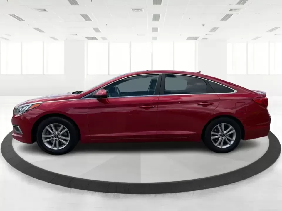 2017 Hyundai Sonata SE (5NPE24AF8HH) with an 2.4L L4 DOHC 16V engine, 7-Speed Automatic transmission, located at 8750 N County Rd 25A, Piqua, OH, 45356, (937) 908-9800, 40.164391, -84.232513 - Ready for a dependable commuter that still looks sharp pulling into work, school pickup, or a weekend dinner in town? This Scarlet Red 2017 Hyundai Sonata SE is a practical, comfortable sedan that fits real-life schedules in Piqua, Ohio-whether you're cruising up N County Rd 25A, heading toward I75 - Photo#5