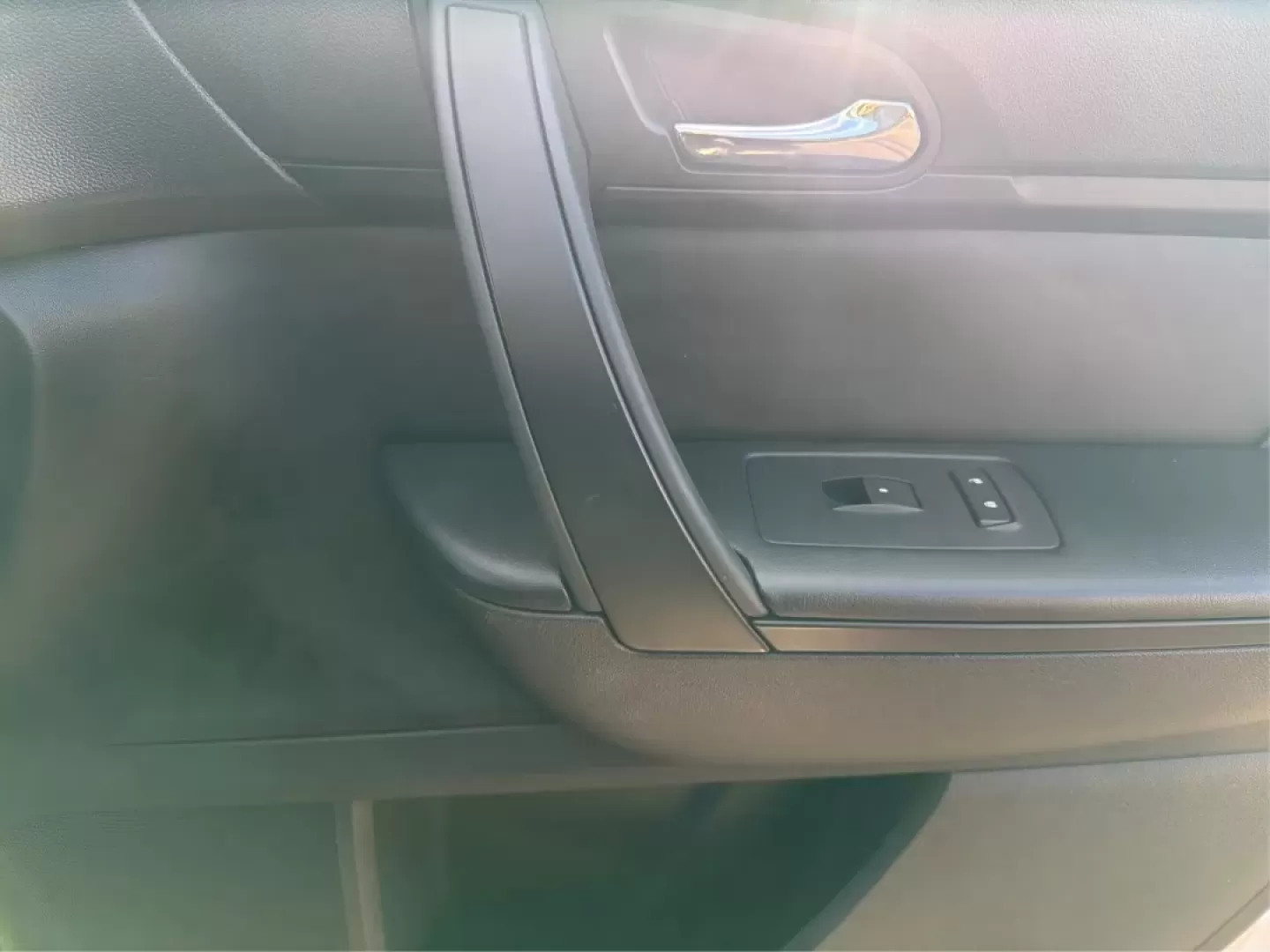 2014 GMC Acadia SLE-2 AWD (1GKKVPKD1EJ) with an 3.6L V6 DOHC 24V engine, 6-Speed Automatic transmission, located at 1230 East Main St, Xenia, OH, 45385, (937) 908-9800, 39.688026, -83.910172 - If you're searching for the perfect family SUV that balances style, comfort, and an adventurous spirit, look no further than this stunning 2014 GMC Acadia SLE-2 AWD, now available at Advantage Car and Credit in Fairborn, OH. With spacious seating for up to eight passengers and the versatility needed - Photo#20