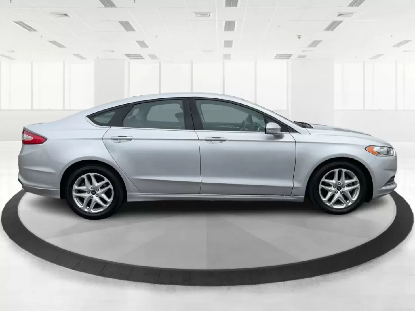 2013 Ford Fusion SE (3FA6P0H78DR) with an 2.5L L4 DOHC 16V engine, located at 1230 East Main St, Xenia, OH, 45385, (937) 908-9800, 39.688026, -83.910172 - Are you in the market for a reliable sedan that combines style, comfort, and impressive features? Look no further than this 2013 Ford Fusion SE, available now at Advantage Car and Credit in Xenia, OH. Perfect for daily commuters, growing families, or anyone seeking a dependable vehicle for weekend a - Photo#1