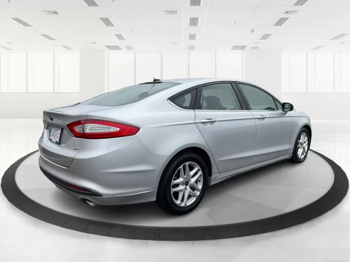 2013 Ford Fusion SE (3FA6P0H78DR) with an 2.5L L4 DOHC 16V engine, located at 1230 East Main St, Xenia, OH, 45385, (937) 908-9800, 39.688026, -83.910172 - Are you in the market for a reliable sedan that combines style, comfort, and impressive features? Look no further than this 2013 Ford Fusion SE, available now at Advantage Car and Credit in Xenia, OH. Perfect for daily commuters, growing families, or anyone seeking a dependable vehicle for weekend a - Photo#2