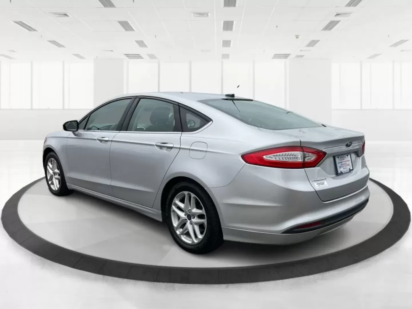 2013 Ford Fusion SE (3FA6P0H78DR) with an 2.5L L4 DOHC 16V engine, located at 1230 East Main St, Xenia, OH, 45385, (937) 908-9800, 39.688026, -83.910172 - Are you in the market for a reliable sedan that combines style, comfort, and impressive features? Look no further than this 2013 Ford Fusion SE, available now at Advantage Car and Credit in Xenia, OH. Perfect for daily commuters, growing families, or anyone seeking a dependable vehicle for weekend a - Photo#4