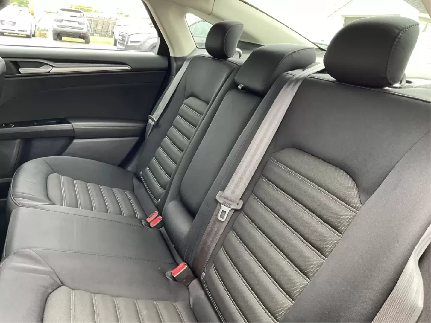 2013 Ford Fusion SE (3FA6P0H78DR) with an 2.5L L4 DOHC 16V engine, located at 1230 East Main St, Xenia, OH, 45385, (937) 908-9800, 39.688026, -83.910172 - Are you in the market for a reliable sedan that combines style, comfort, and impressive features? Look no further than this 2013 Ford Fusion SE, available now at Advantage Car and Credit in Xenia, OH. Perfect for daily commuters, growing families, or anyone seeking a dependable vehicle for weekend a - Photo#10