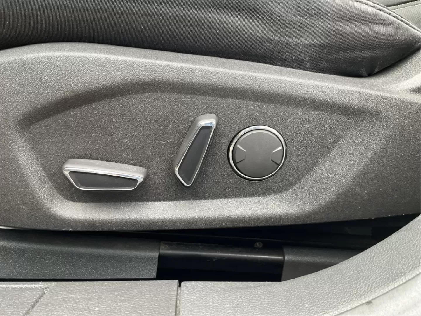 2013 Ford Fusion SE (3FA6P0H78DR) with an 2.5L L4 DOHC 16V engine, located at 1230 East Main St, Xenia, OH, 45385, (937) 908-9800, 39.688026, -83.910172 - Are you in the market for a reliable sedan that combines style, comfort, and impressive features? Look no further than this 2013 Ford Fusion SE, available now at Advantage Car and Credit in Xenia, OH. Perfect for daily commuters, growing families, or anyone seeking a dependable vehicle for weekend a - Photo#17