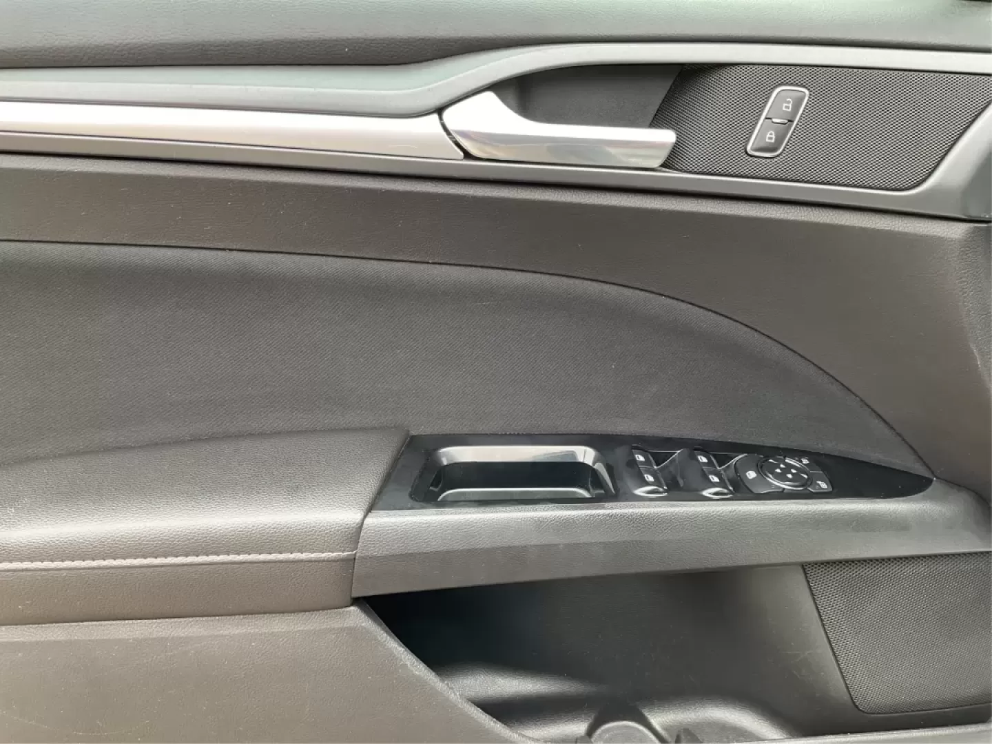 2013 Ford Fusion SE (3FA6P0H78DR) with an 2.5L L4 DOHC 16V engine, located at 1230 East Main St, Xenia, OH, 45385, (937) 908-9800, 39.688026, -83.910172 - Are you in the market for a reliable sedan that combines style, comfort, and impressive features? Look no further than this 2013 Ford Fusion SE, available now at Advantage Car and Credit in Xenia, OH. Perfect for daily commuters, growing families, or anyone seeking a dependable vehicle for weekend a - Photo#18