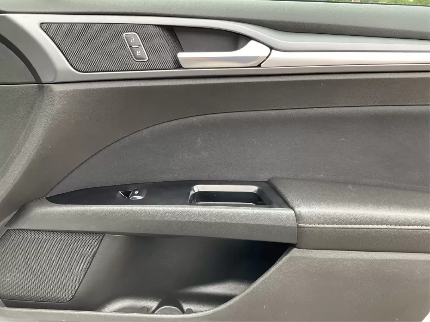 2013 Ford Fusion SE (3FA6P0H78DR) with an 2.5L L4 DOHC 16V engine, located at 1230 East Main St, Xenia, OH, 45385, (937) 908-9800, 39.688026, -83.910172 - Are you in the market for a reliable sedan that combines style, comfort, and impressive features? Look no further than this 2013 Ford Fusion SE, available now at Advantage Car and Credit in Xenia, OH. Perfect for daily commuters, growing families, or anyone seeking a dependable vehicle for weekend a - Photo#19