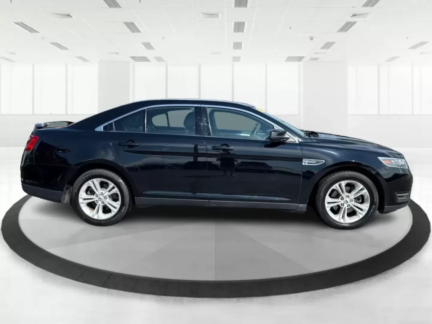 2017 Ford Taurus SEL (1FAHP2E84HG) with an 3.5L V-6 DOHC engine, located at 880 E. National Road, Vandalia, OH, 45377, (937) 908-9800, 39.891918, -84.183594 - Are you ready for a new adventure? The 2017 Ford Taurus SEL is the perfect sedan for those who crave a blend of comfort, style, and performance, whether you're navigating daily commutes or embarking on weekend getaways. This vehicle is not just a mode of transportation; it's a lifestyle statement th - Photo#1