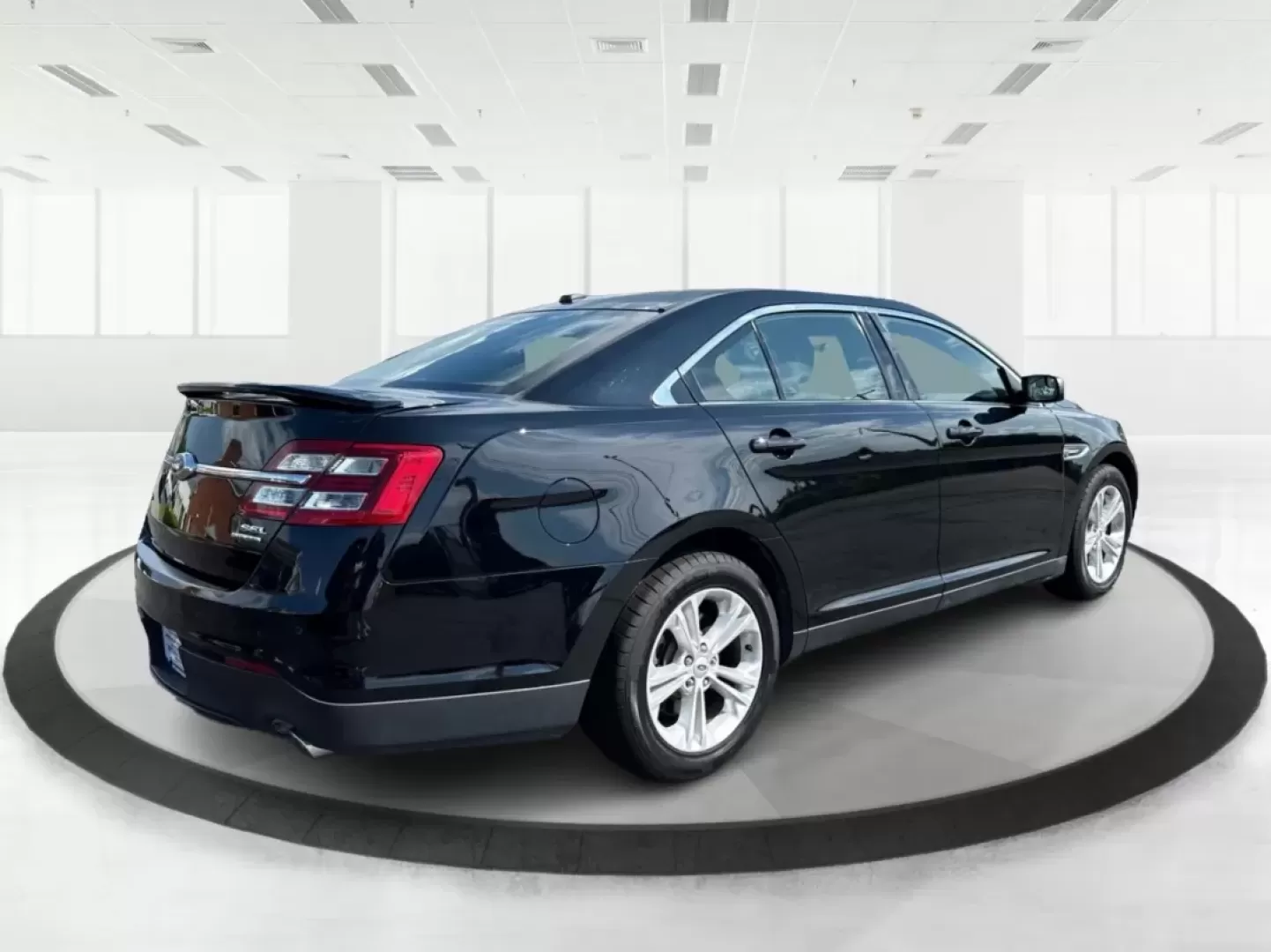 2017 Ford Taurus SEL (1FAHP2E84HG) with an 3.5L V-6 DOHC engine, located at 880 E. National Road, Vandalia, OH, 45377, (937) 908-9800, 39.891918, -84.183594 - Are you ready for a new adventure? The 2017 Ford Taurus SEL is the perfect sedan for those who crave a blend of comfort, style, and performance, whether you're navigating daily commutes or embarking on weekend getaways. This vehicle is not just a mode of transportation; it's a lifestyle statement th - Photo#2