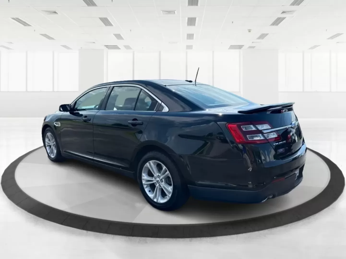 2017 Ford Taurus SEL (1FAHP2E84HG) with an 3.5L V-6 DOHC engine, located at 880 E. National Road, Vandalia, OH, 45377, (937) 908-9800, 39.891918, -84.183594 - Are you ready for a new adventure? The 2017 Ford Taurus SEL is the perfect sedan for those who crave a blend of comfort, style, and performance, whether you're navigating daily commutes or embarking on weekend getaways. This vehicle is not just a mode of transportation; it's a lifestyle statement th - Photo#4