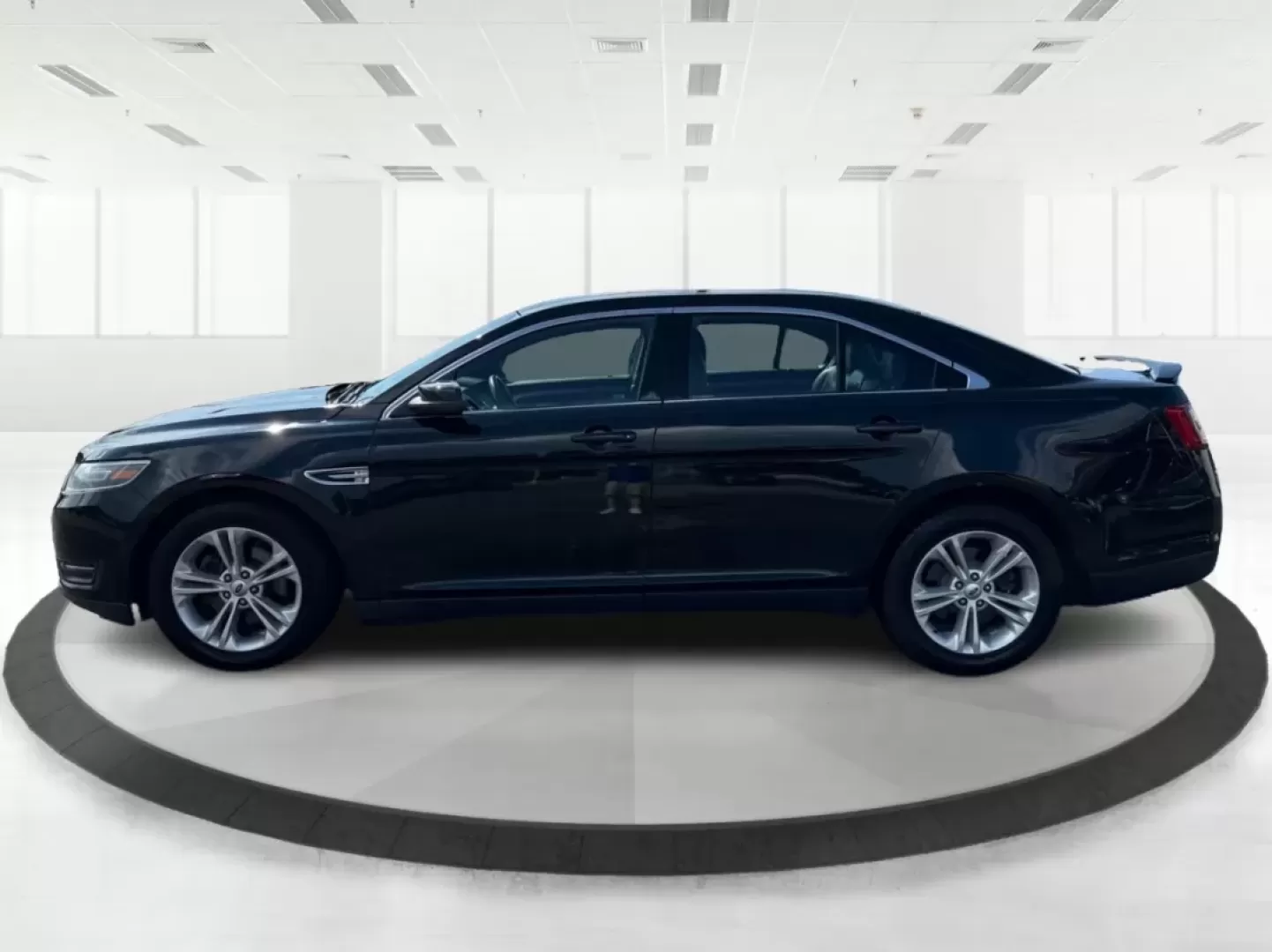 2017 Ford Taurus SEL (1FAHP2E84HG) with an 3.5L V-6 DOHC engine, located at 880 E. National Road, Vandalia, OH, 45377, (937) 908-9800, 39.891918, -84.183594 - Are you ready for a new adventure? The 2017 Ford Taurus SEL is the perfect sedan for those who crave a blend of comfort, style, and performance, whether you're navigating daily commutes or embarking on weekend getaways. This vehicle is not just a mode of transportation; it's a lifestyle statement th - Photo#5