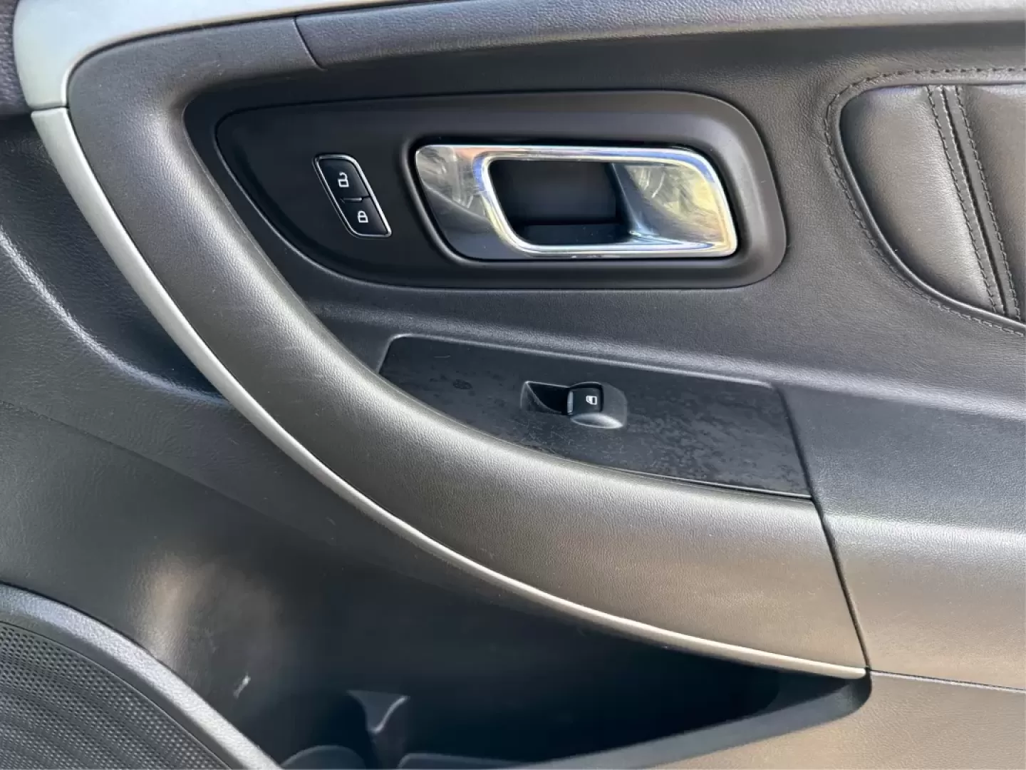 2017 Ford Taurus SEL (1FAHP2E84HG) with an 3.5L V-6 DOHC engine, located at 880 E. National Road, Vandalia, OH, 45377, (937) 908-9800, 39.891918, -84.183594 - Are you ready for a new adventure? The 2017 Ford Taurus SEL is the perfect sedan for those who crave a blend of comfort, style, and performance, whether you're navigating daily commutes or embarking on weekend getaways. This vehicle is not just a mode of transportation; it's a lifestyle statement th - Photo#19