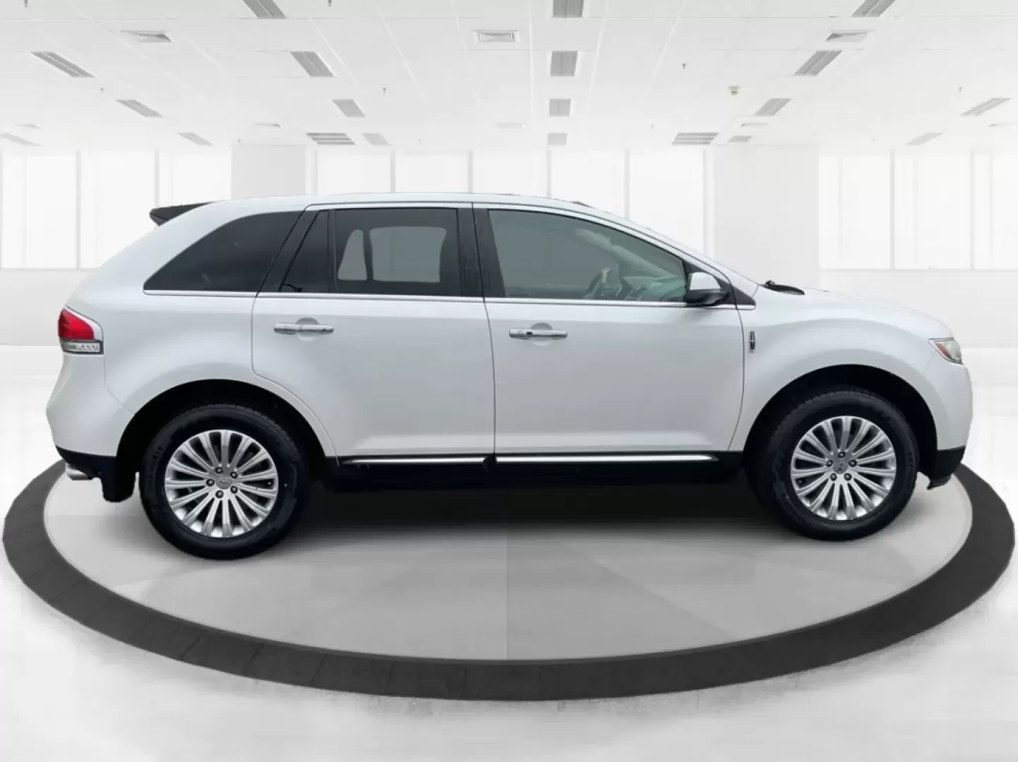 2014 Lincoln MKX Base (2LMDJ8JK4EB) with an Other engine, located at 1230 East Main St, Xenia, OH, 45385, (937) 908-9800, 39.688026, -83.910172 - **Discover Adventure with the 2014 Lincoln MKX Your Ticket to an Elevated Lifestyle**<br /> <br /> Are you in search of a vehicle that perfectly balances luxury and functionality? Look no further than the 2014 Lincoln MKX, a standout option for those who value comfort and style, whether you're navi - Photo#1