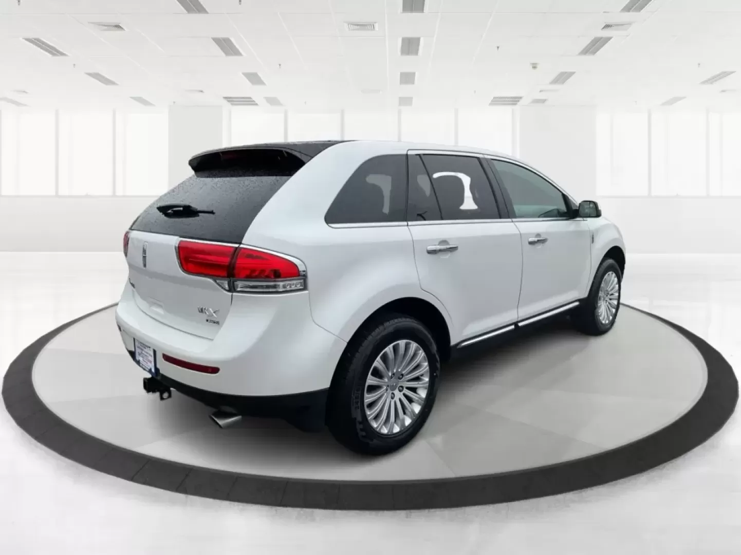 2014 Lincoln MKX Base (2LMDJ8JK4EB) with an Other engine, located at 1230 East Main St, Xenia, OH, 45385, (937) 908-9800, 39.688026, -83.910172 - **Discover Adventure with the 2014 Lincoln MKX Your Ticket to an Elevated Lifestyle**<br /> <br /> Are you in search of a vehicle that perfectly balances luxury and functionality? Look no further than the 2014 Lincoln MKX, a standout option for those who value comfort and style, whether you're navi - Photo#2