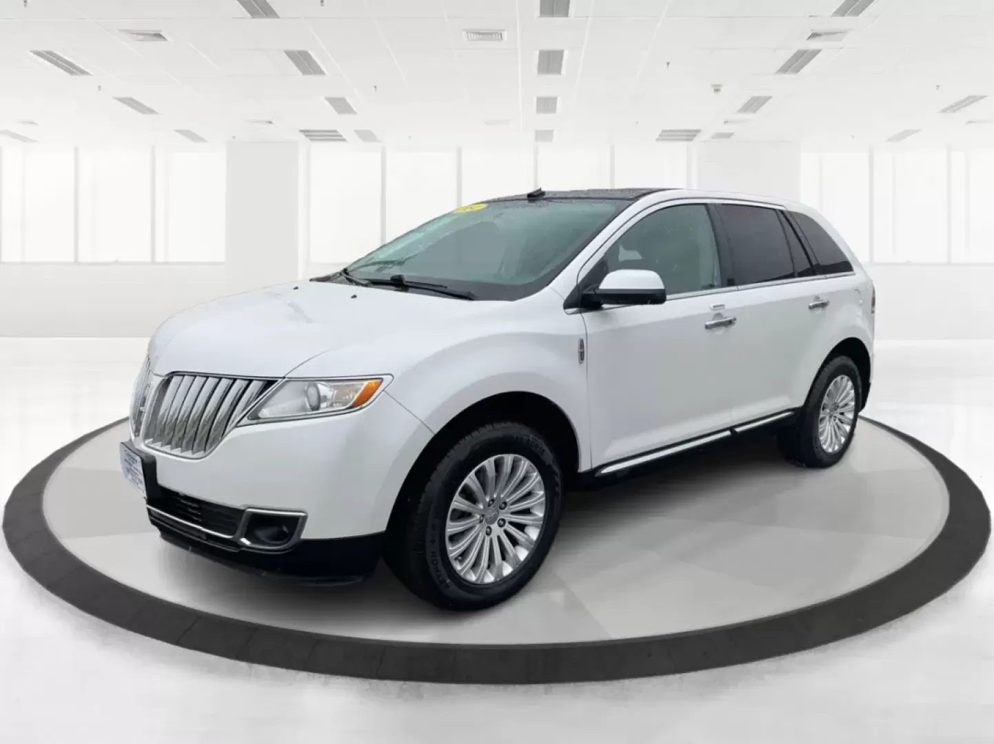 2014 Lincoln MKX Base (2LMDJ8JK4EB) with an Other engine, located at 1230 East Main St, Xenia, OH, 45385, (937) 908-9800, 39.688026, -83.910172 - **Discover Adventure with the 2014 Lincoln MKX Your Ticket to an Elevated Lifestyle**<br /> <br /> Are you in search of a vehicle that perfectly balances luxury and functionality? Look no further than the 2014 Lincoln MKX, a standout option for those who value comfort and style, whether you're navi - Photo#8