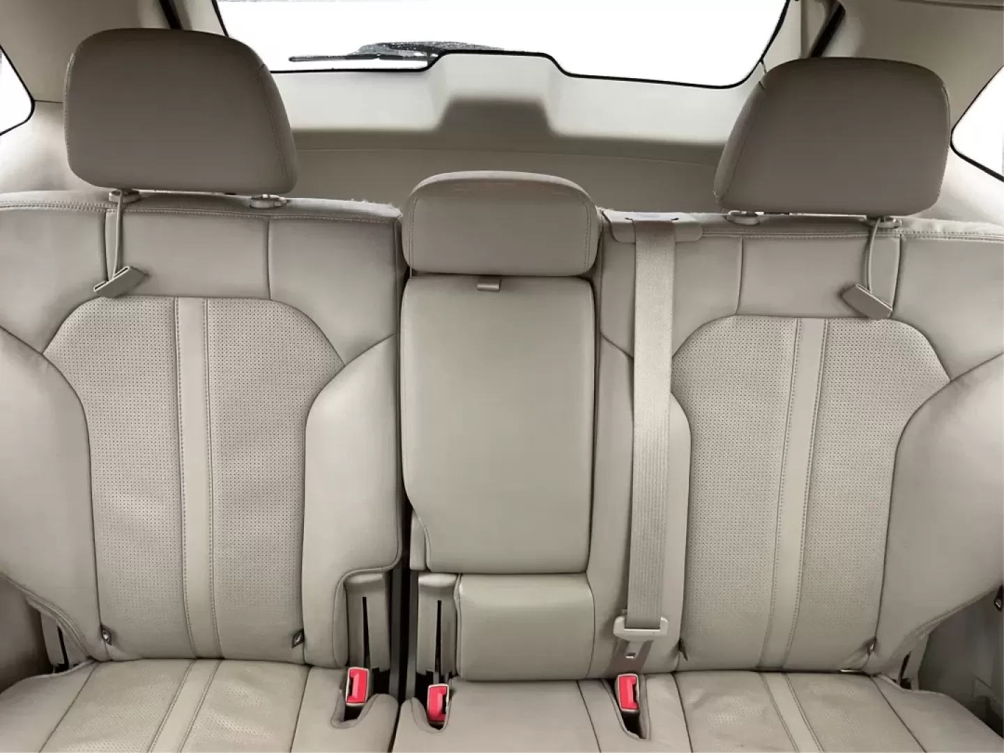 2014 Lincoln MKX Base (2LMDJ8JK4EB) with an Other engine, located at 1230 East Main St, Xenia, OH, 45385, (937) 908-9800, 39.688026, -83.910172 - **Discover Adventure with the 2014 Lincoln MKX Your Ticket to an Elevated Lifestyle**<br /> <br /> Are you in search of a vehicle that perfectly balances luxury and functionality? Look no further than the 2014 Lincoln MKX, a standout option for those who value comfort and style, whether you're navi - Photo#14