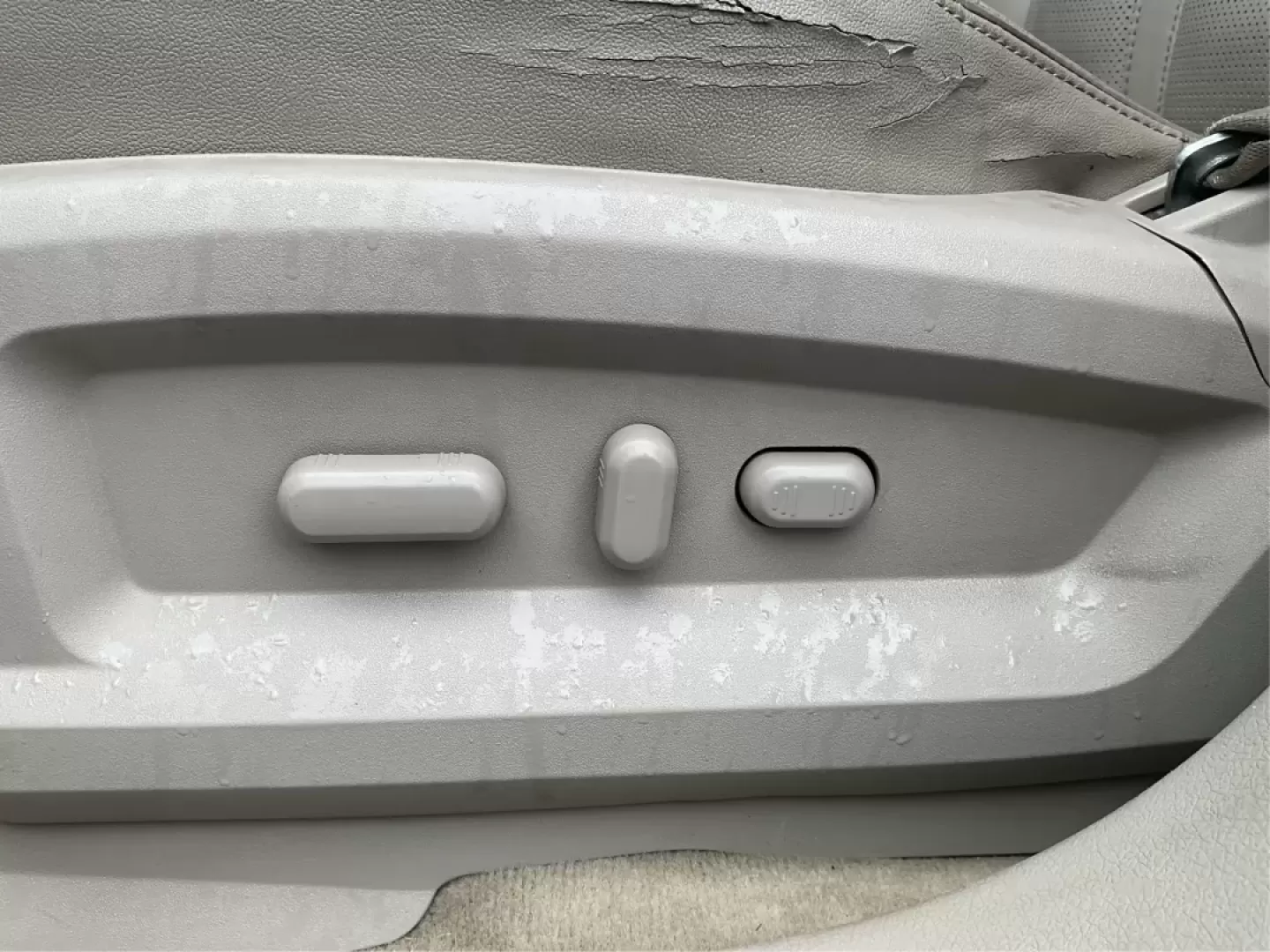 2014 Lincoln MKX Base (2LMDJ8JK4EB) with an Other engine, located at 1230 East Main St, Xenia, OH, 45385, (937) 908-9800, 39.688026, -83.910172 - **Discover Adventure with the 2014 Lincoln MKX Your Ticket to an Elevated Lifestyle**<br /> <br /> Are you in search of a vehicle that perfectly balances luxury and functionality? Look no further than the 2014 Lincoln MKX, a standout option for those who value comfort and style, whether you're navi - Photo#18