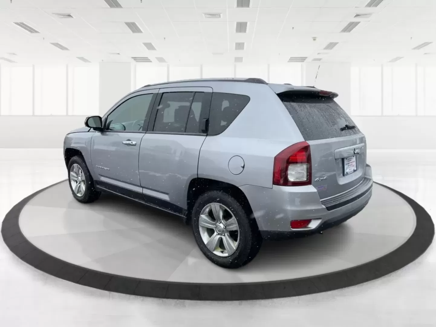 2017 Jeep Compass Latitude 4x4 (1C4NJDEB9HD) with an 2.4L I-4 DOHC engine, located at 1951 S Dayton Lakeview Rd., New Carlisle, OH, 45344, (937) 908-9800, 39.890999, -84.050255 - **Unlock Your Adventurous Spirit with the 2017 Jeep Compass Latitude 4x4!**<br /> <br /> Are you ready to embrace a lifestyle filled with adventure and exploration? The 2017 Jeep Compass Latitude 4x4 is your perfect companion for weekend getaways, daily commutes, or even grocery runs around Moraine, - Photo#4
